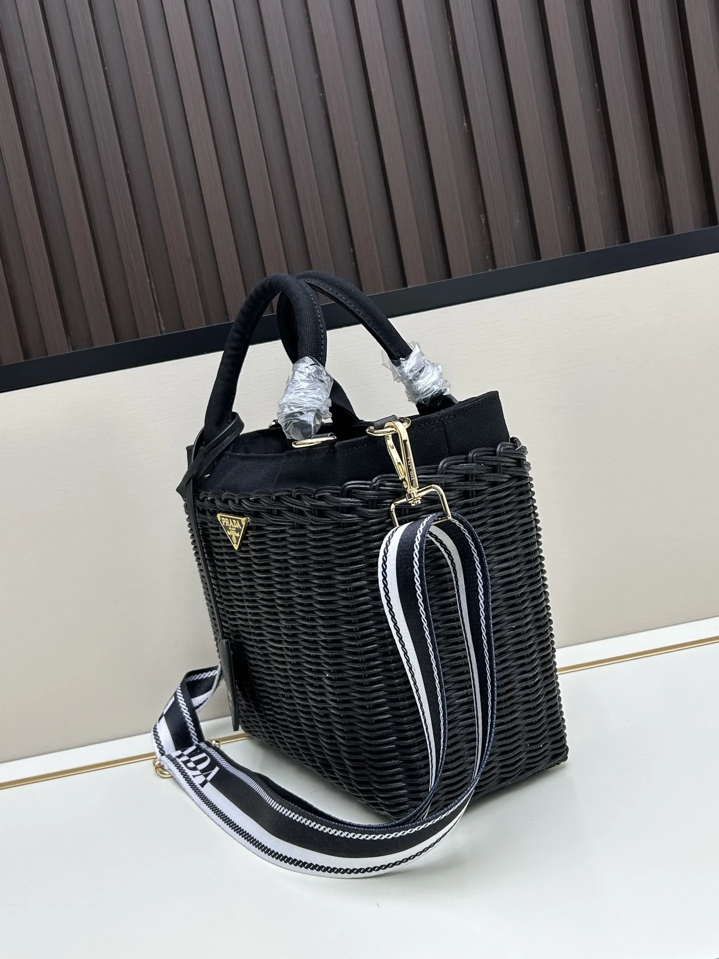 Prada黒色リゾートスタイルバッグ2530 - 画像 (3)