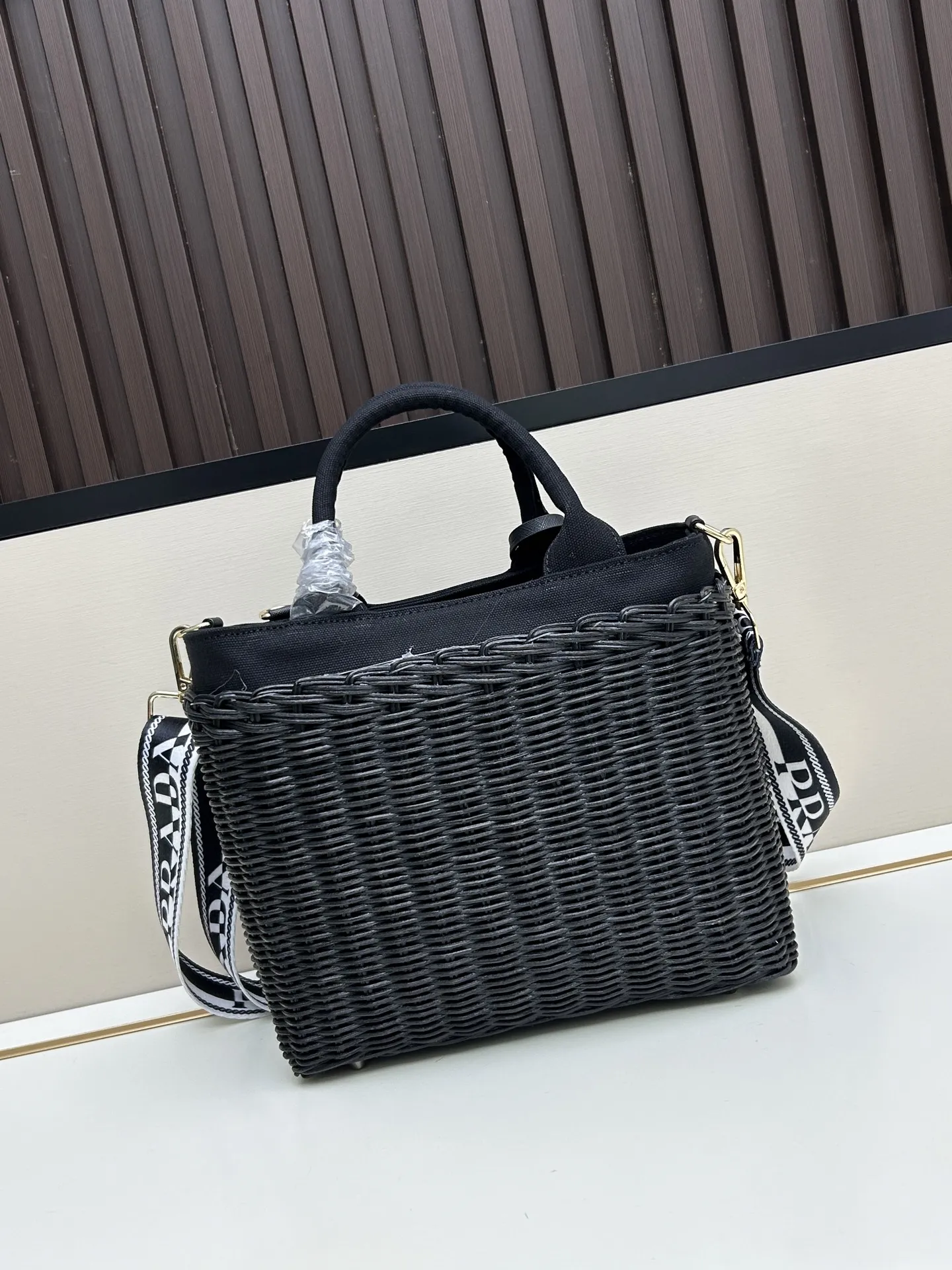 Prada黒色リゾートスタイルバッグ2530 - 画像 (4)