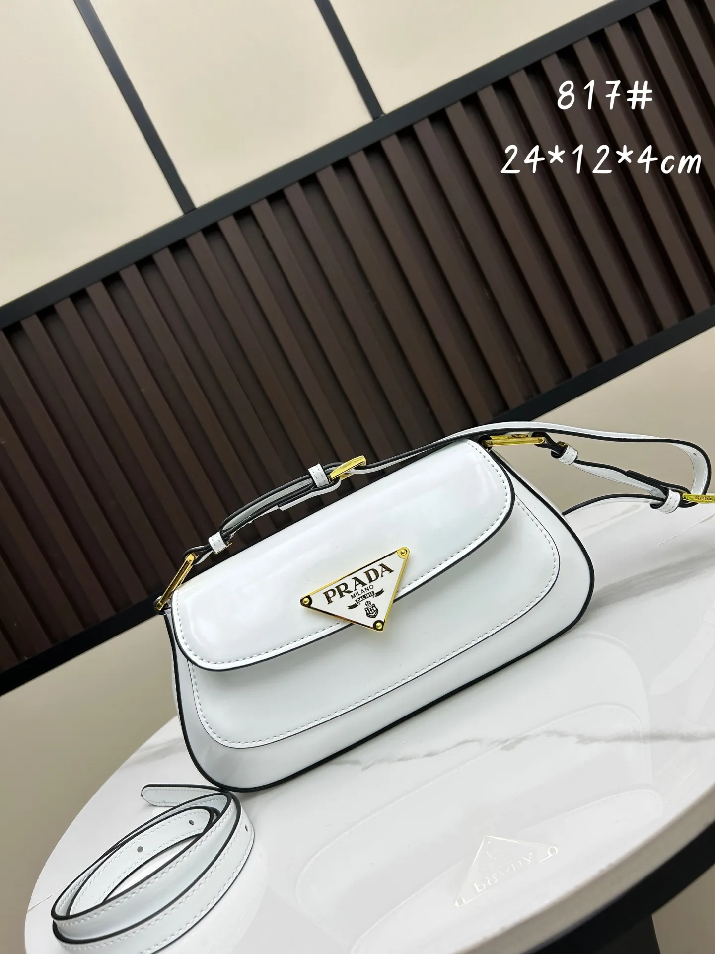PRADA ブラック牛革バゲットバッグ817 - 画像 (4)