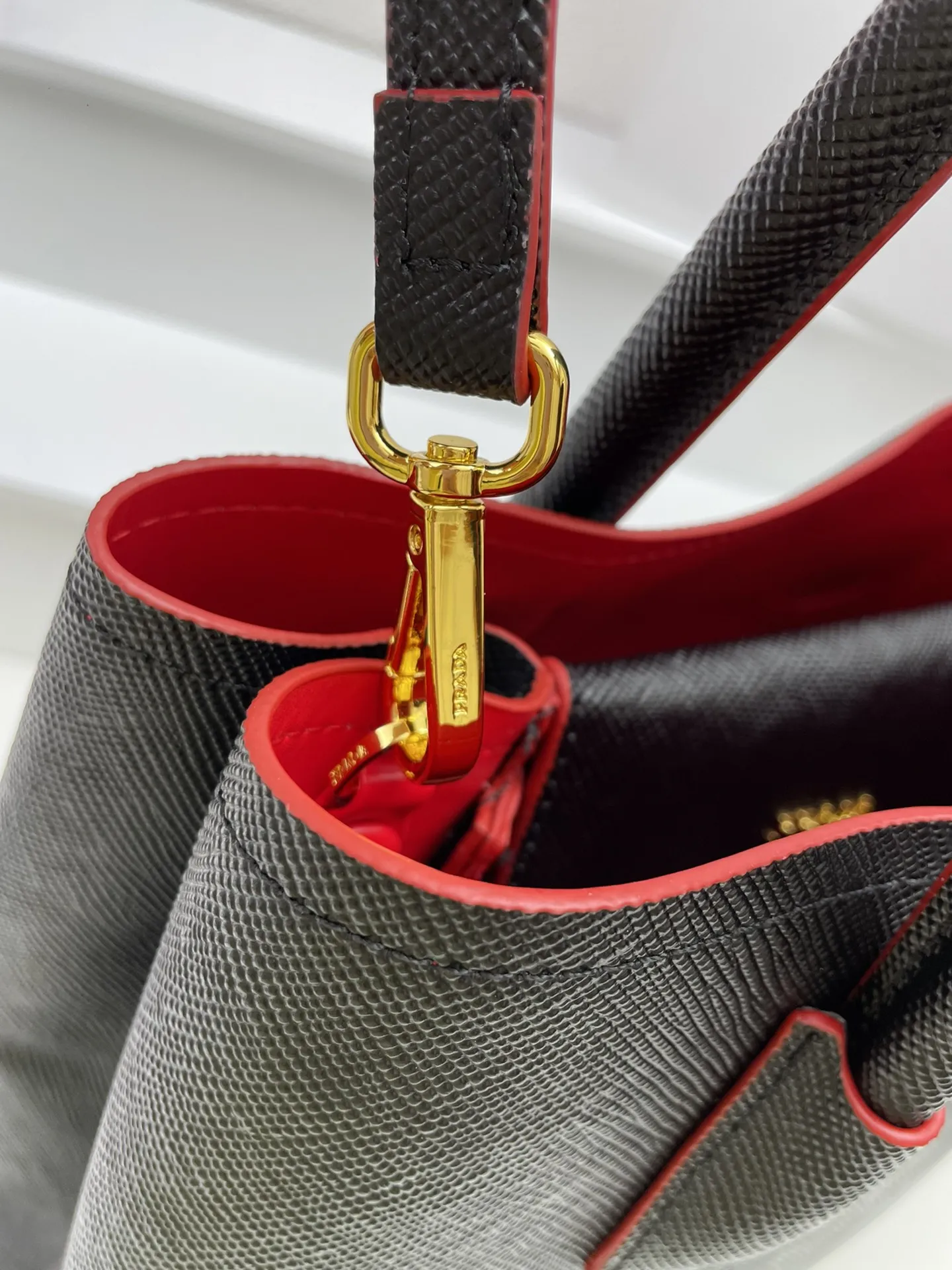 プラダ 2756# ブラック クロス柄ショルダーバッグ - 画像 (10)