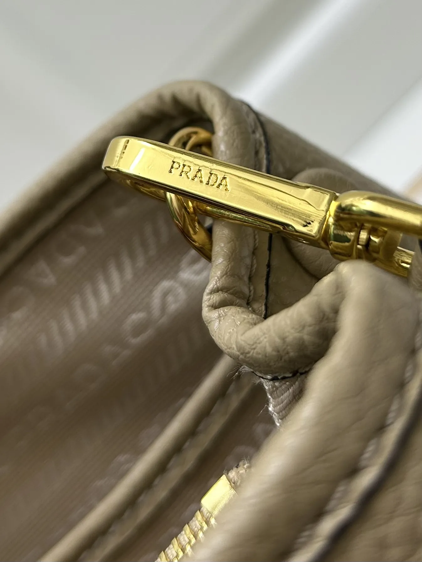 PRADA ベージュ レトロハンドバッグ 大型 - 画像 (11)