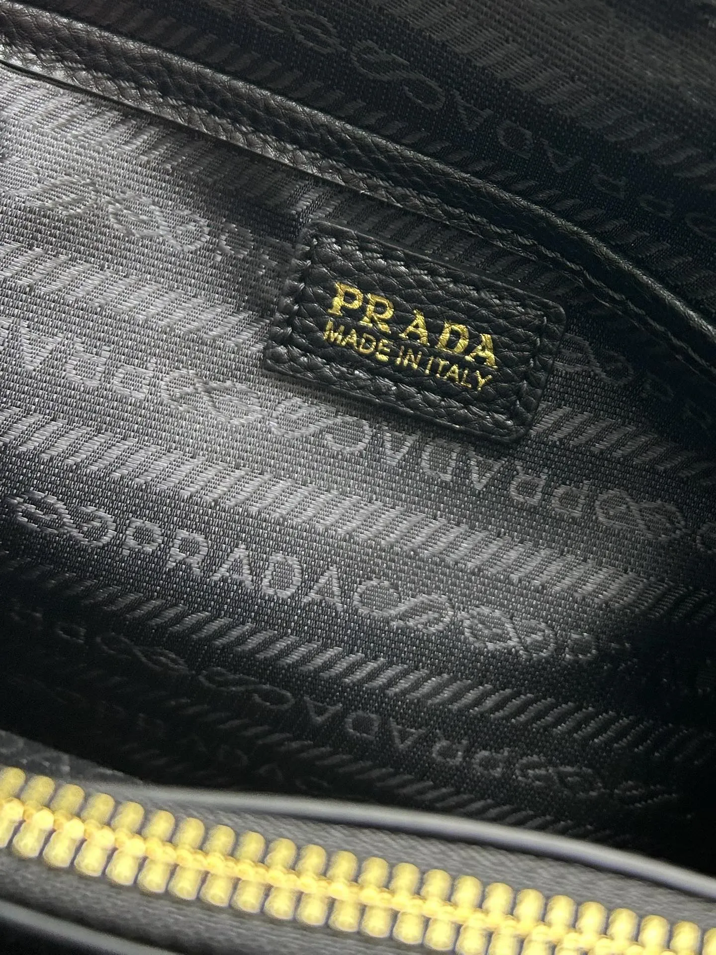 プラダ ブラック レトロハンドバッグ 大型 - 画像 (9)