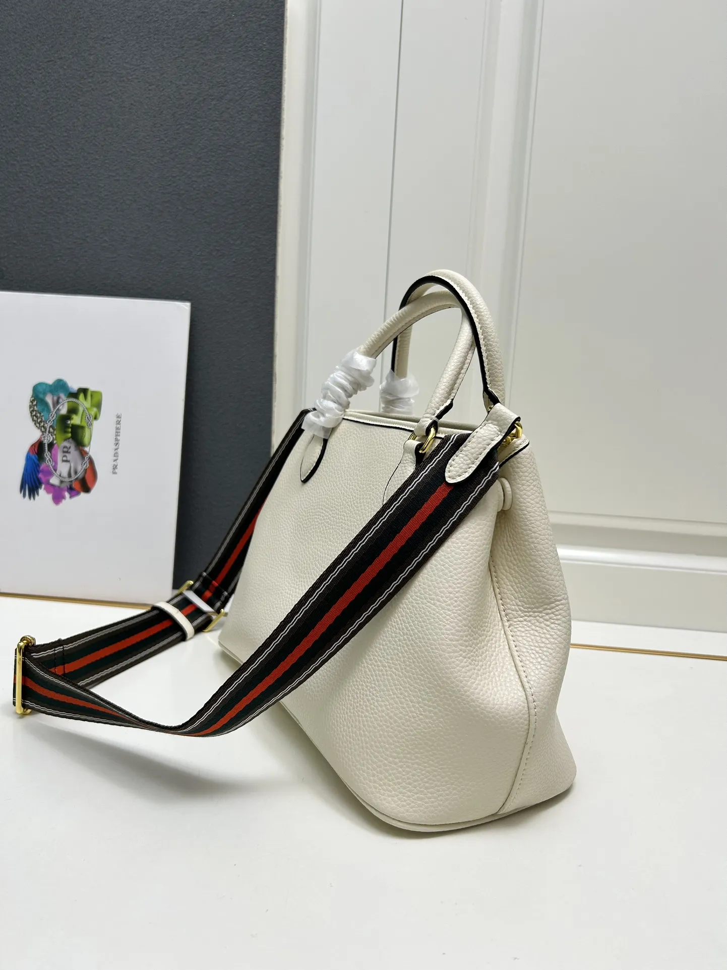 PRADA ホワイト レトロハンドバッグ 大型 - 画像 (4)