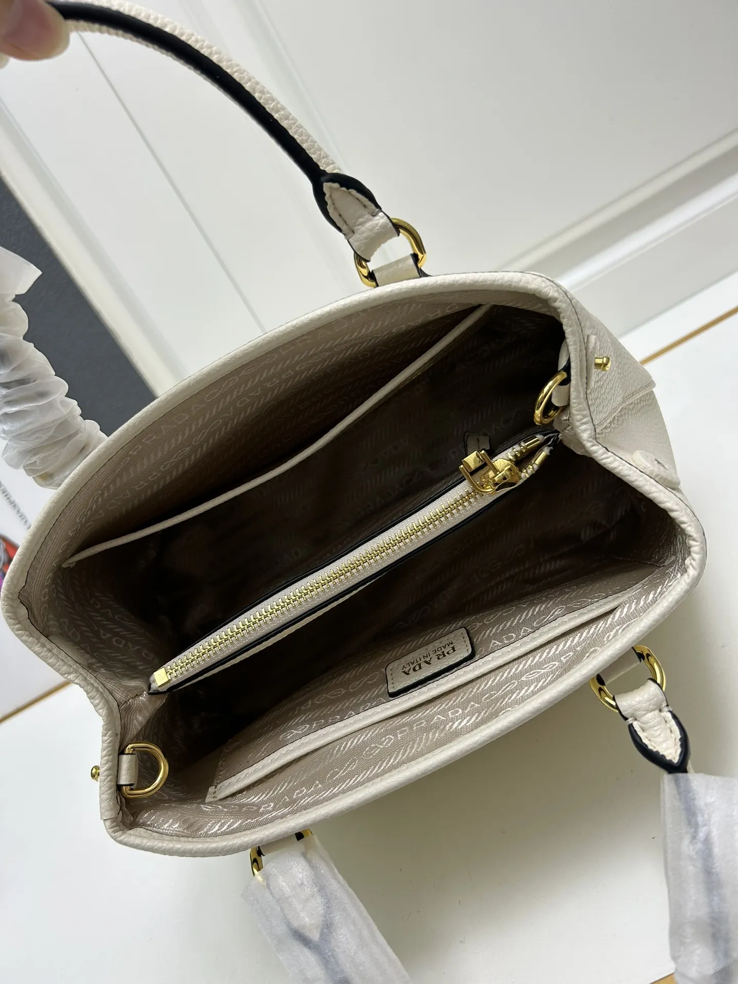 PRADA ホワイト レトロハンドバッグ 大型 - 画像 (9)