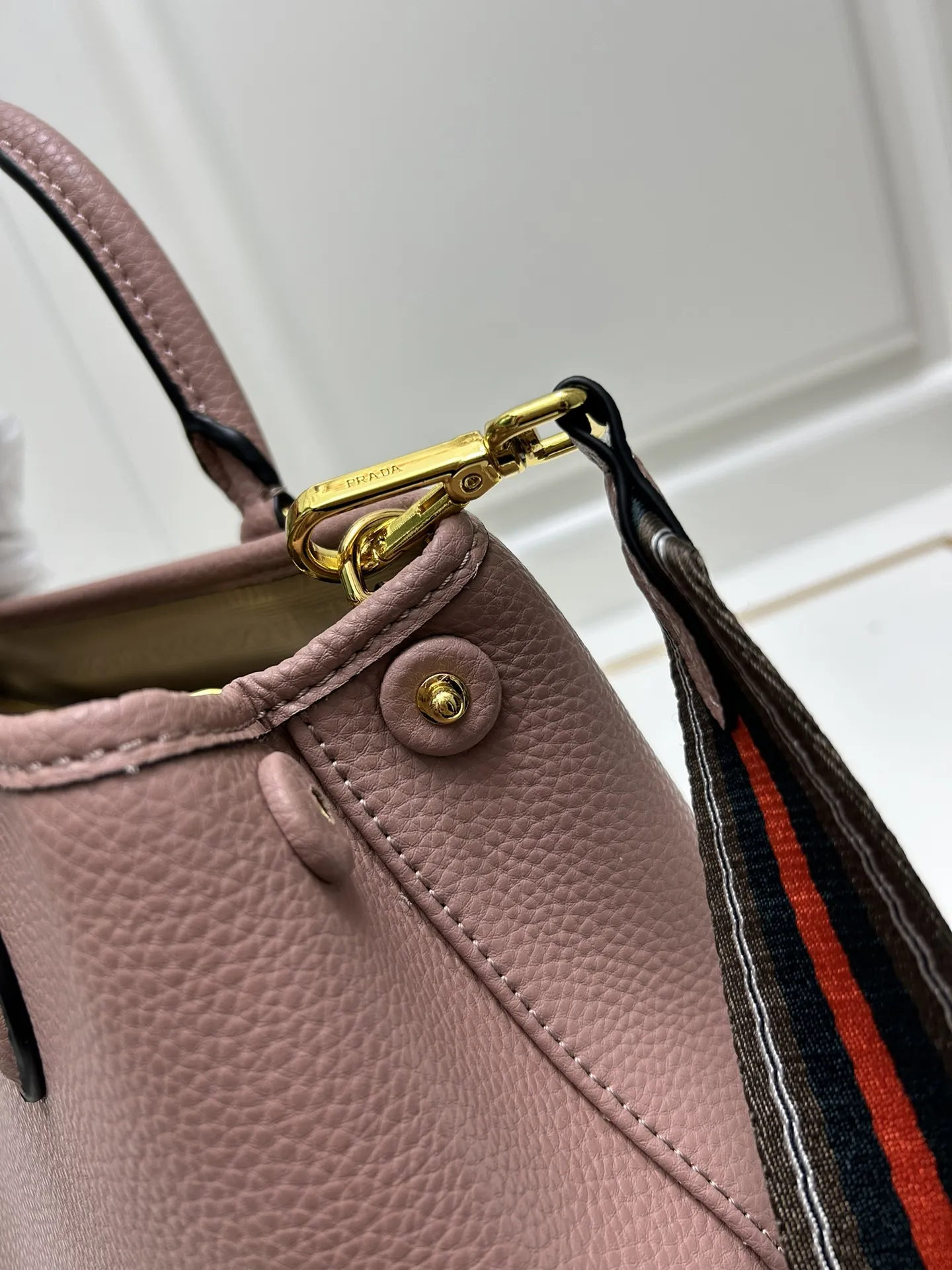 PRADAピンクレトロハンドバッグ大サイズ - 画像 (7)