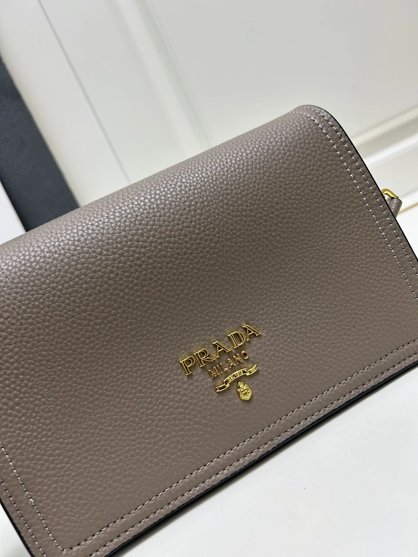 プラダ グレー フラップバッグ 1BA106 - 画像 (5)