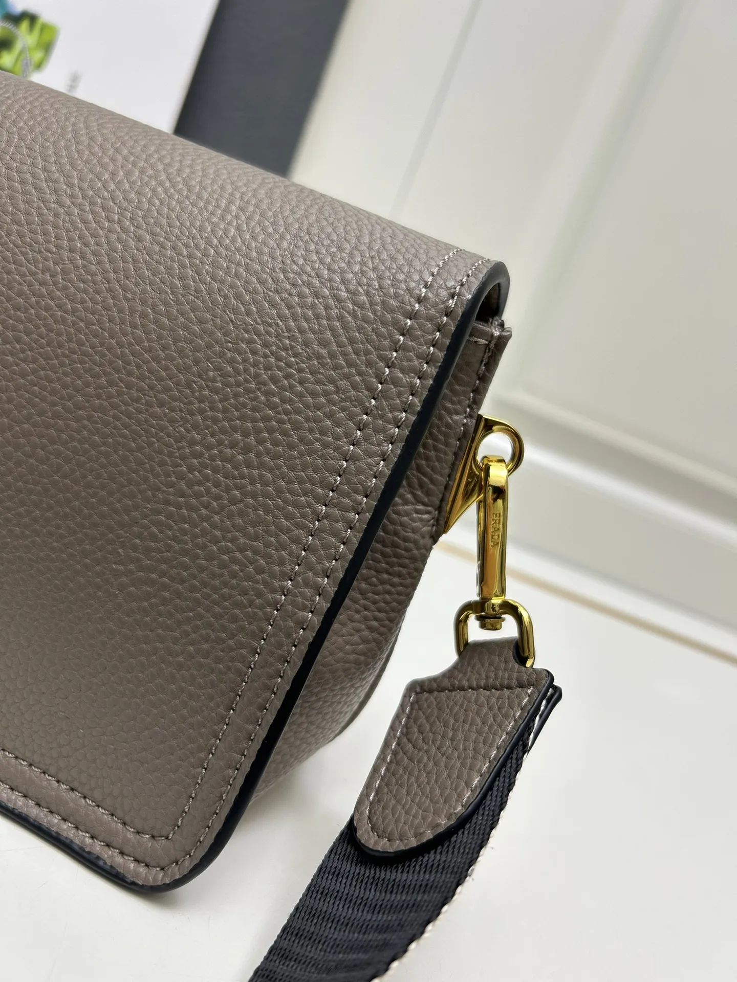 プラダ グレー フラップバッグ 1BA106 - 画像 (6)