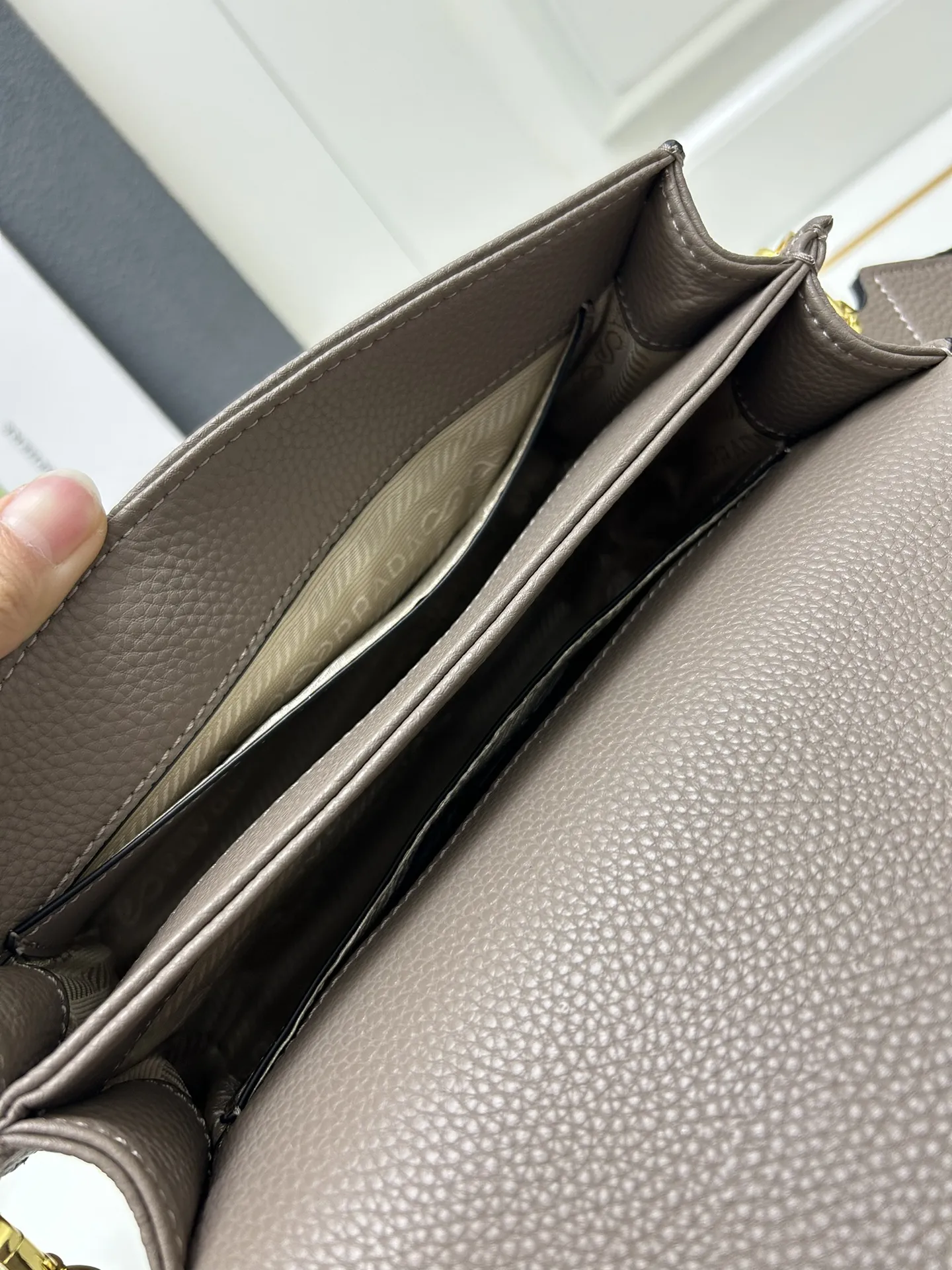 プラダ グレー フラップバッグ 1BA106 - 画像 (9)