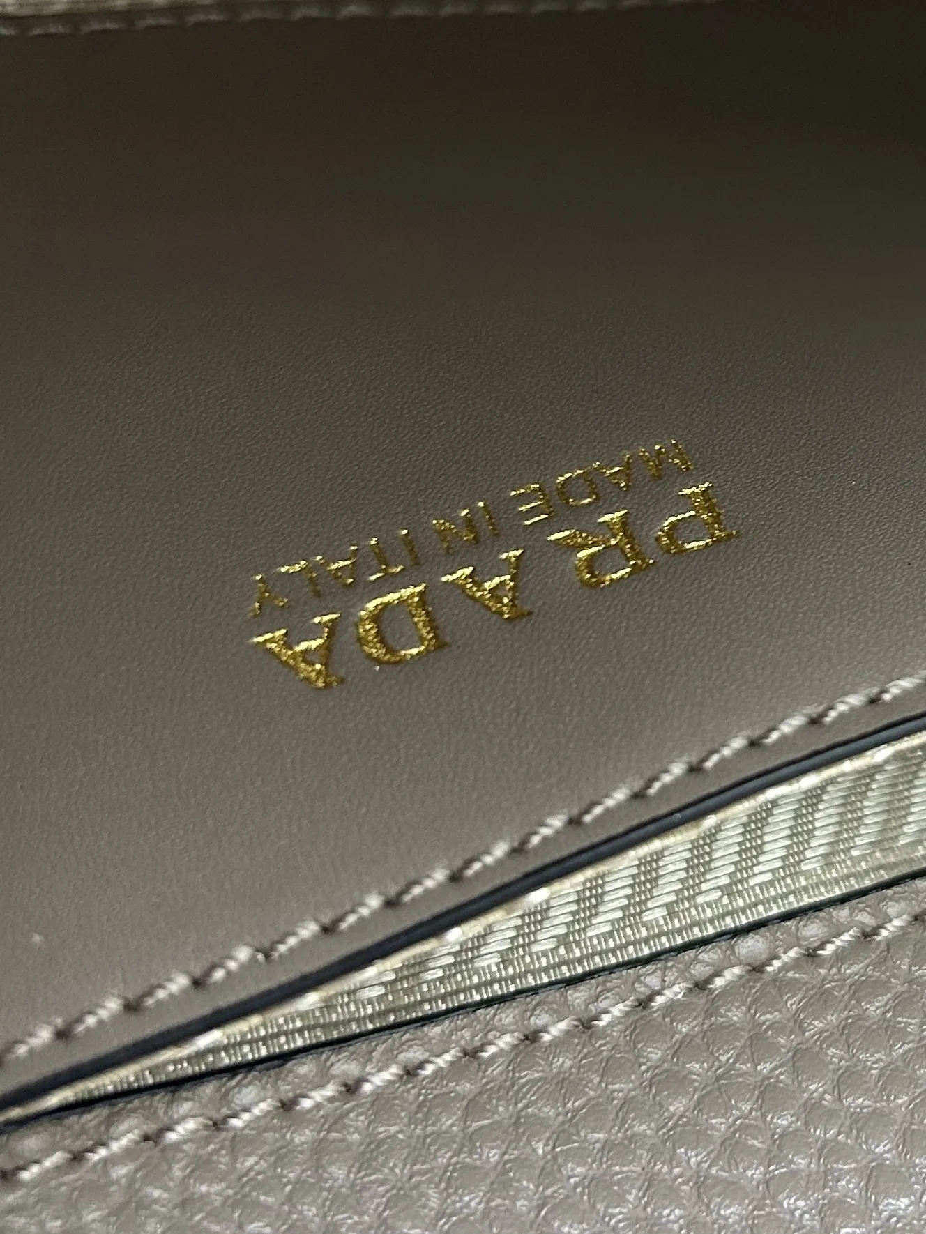 プラダ グレー フラップバッグ 1BA106 - 画像 (10)