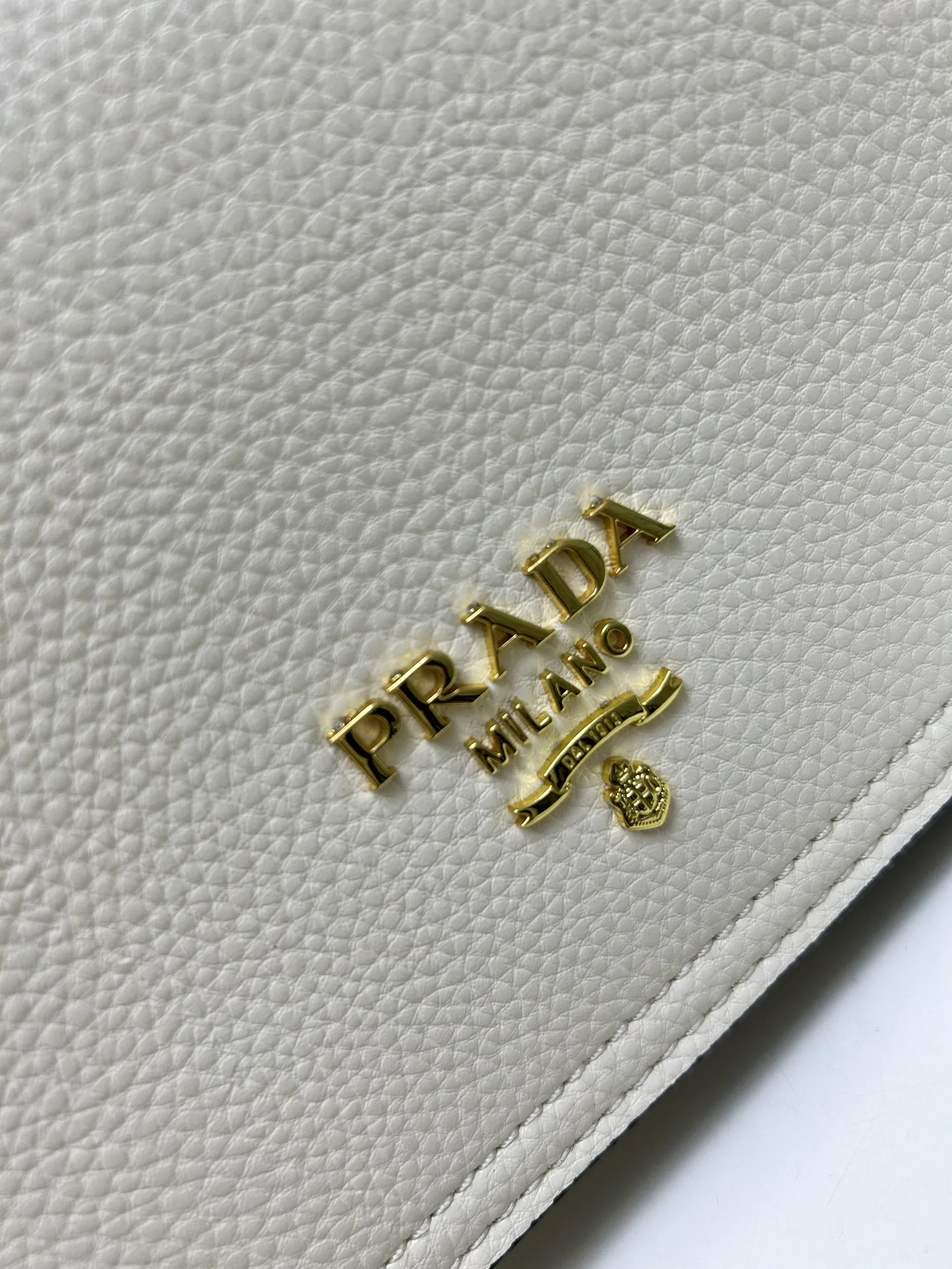 プラダ ホワイト フラップバッグ 1BA106 - 画像 (5)