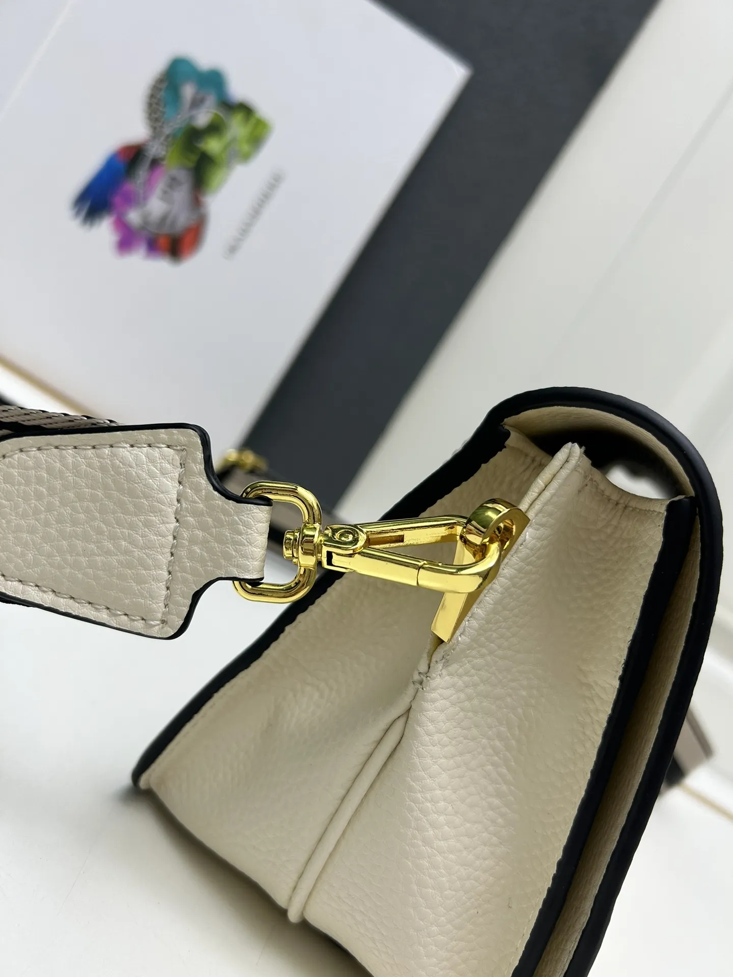 プラダ ホワイト フラップバッグ 1BA106 - 画像 (7)