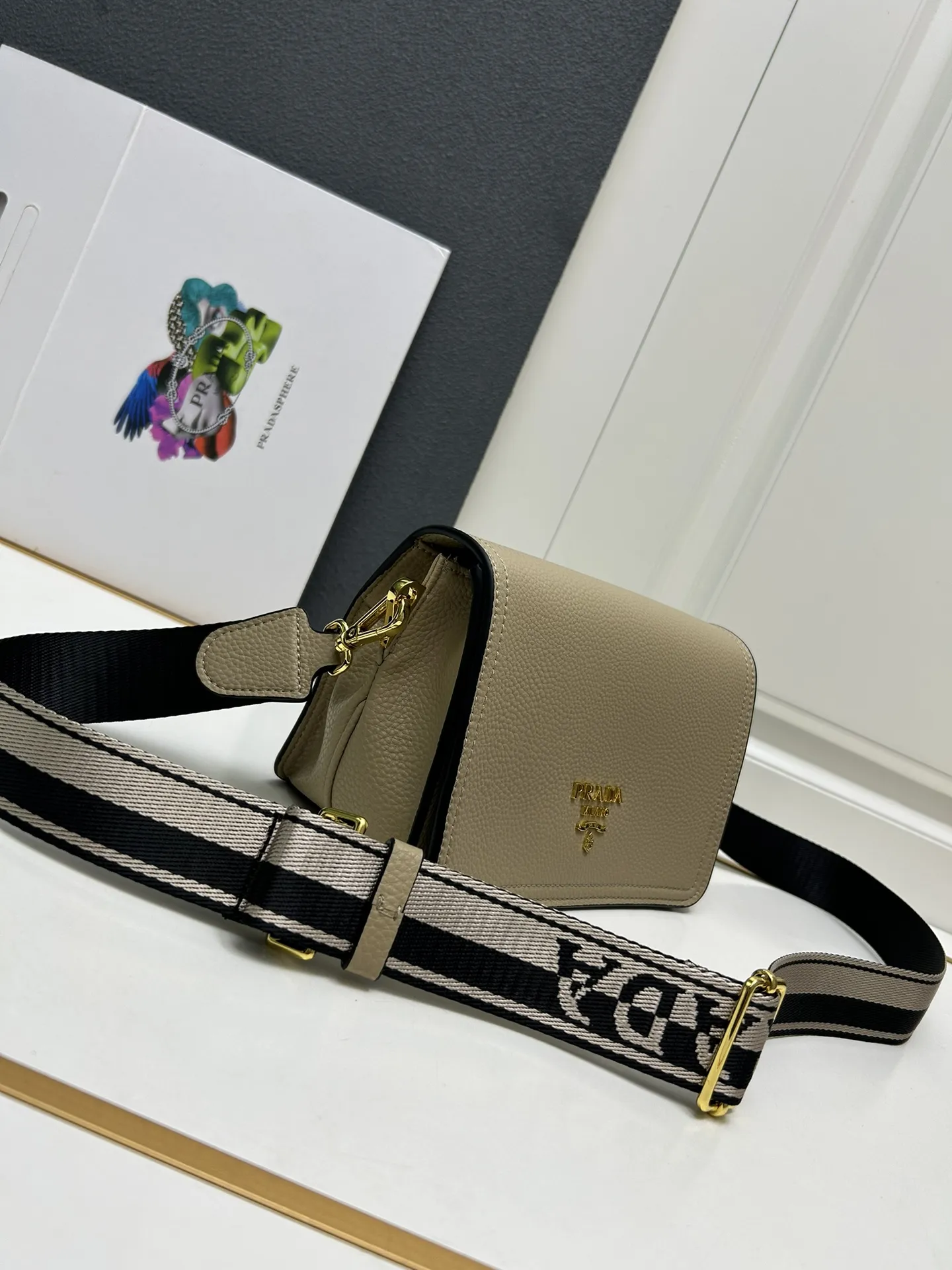 プラダ ベージュ フラップバッグ 1BA106 - 画像 (4)