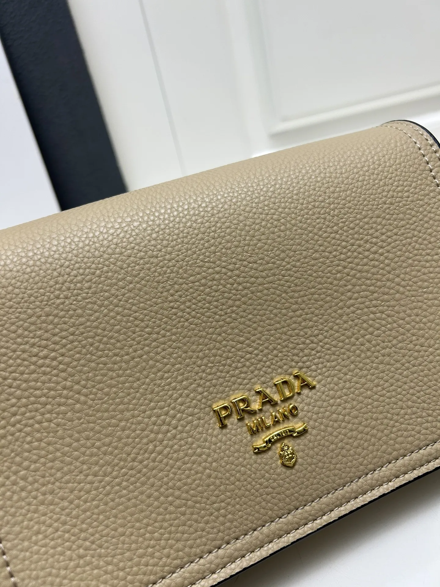 プラダ ベージュ フラップバッグ 1BA106 - 画像 (5)