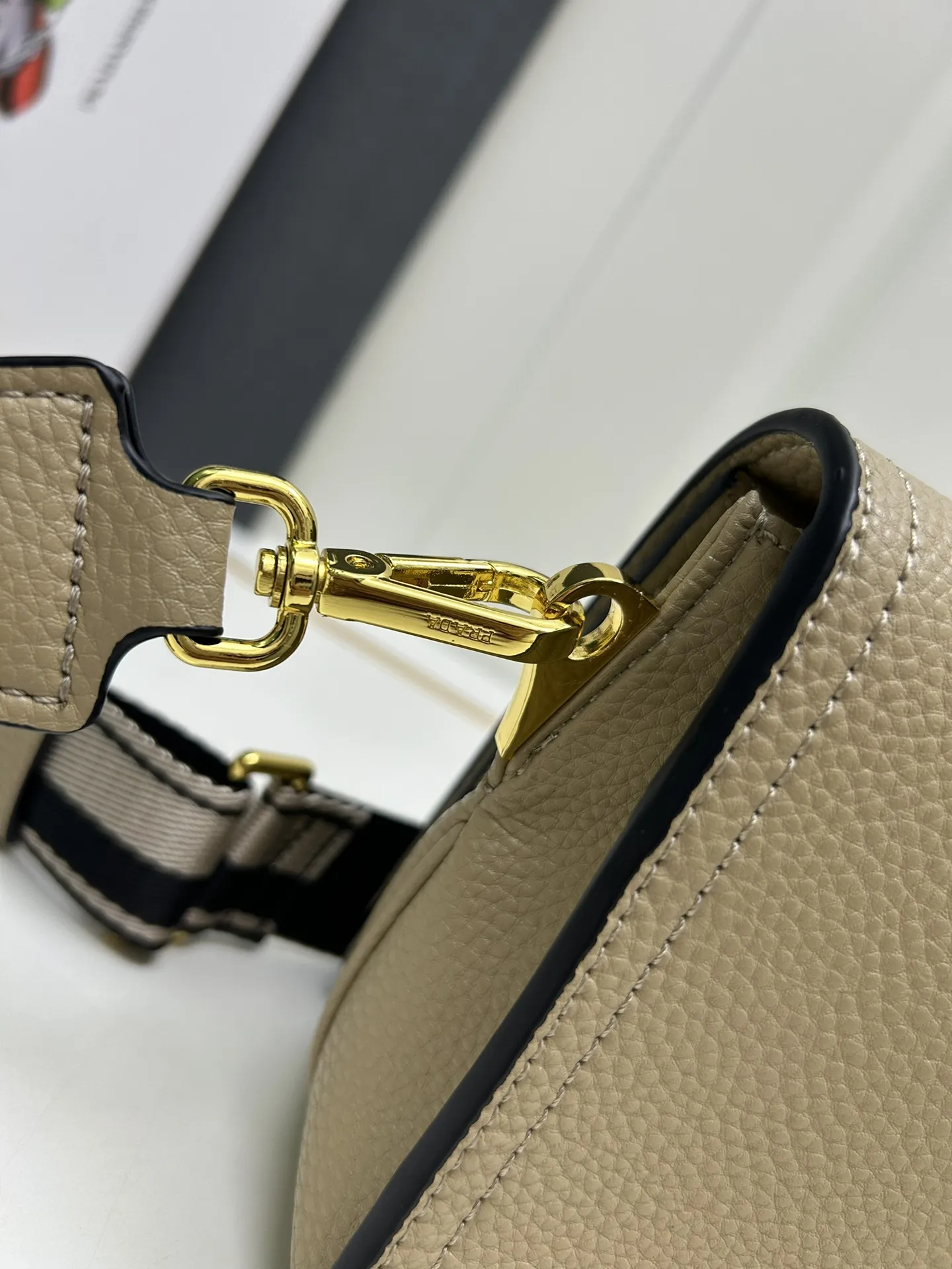 プラダ ベージュ フラップバッグ 1BA106 - 画像 (7)