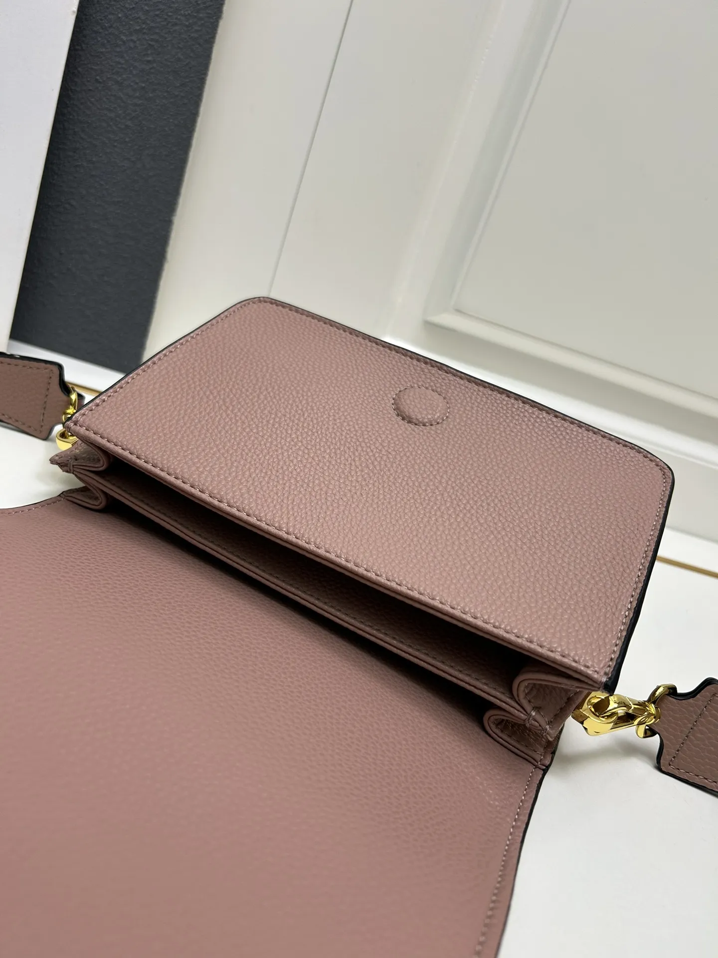 プラダ ピンク 翻盖ショルダーバッグ - 画像 (9)