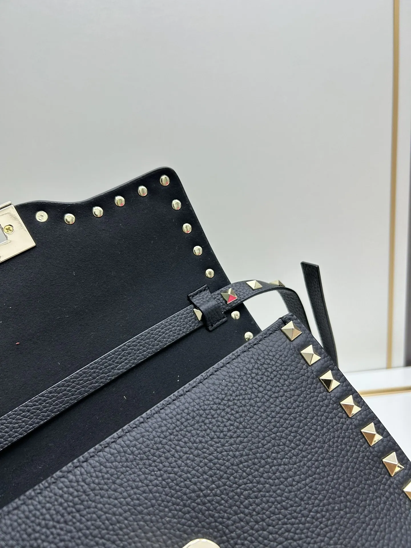 Valentino 黒 スタッズ付きショルダーバッグ - 画像 (8)