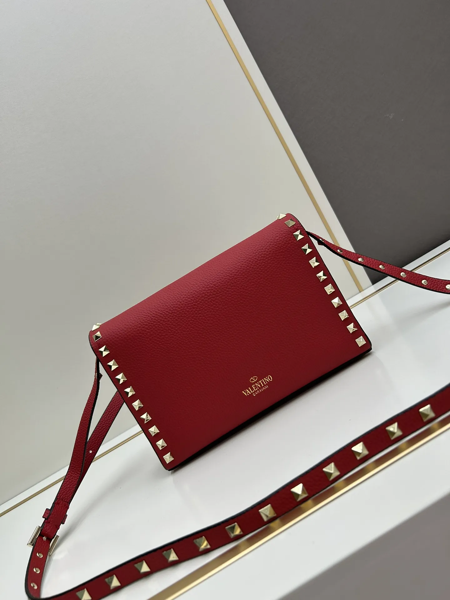 Valentino 赤色リヤードバッグ スタイル0133 - 画像 (5)