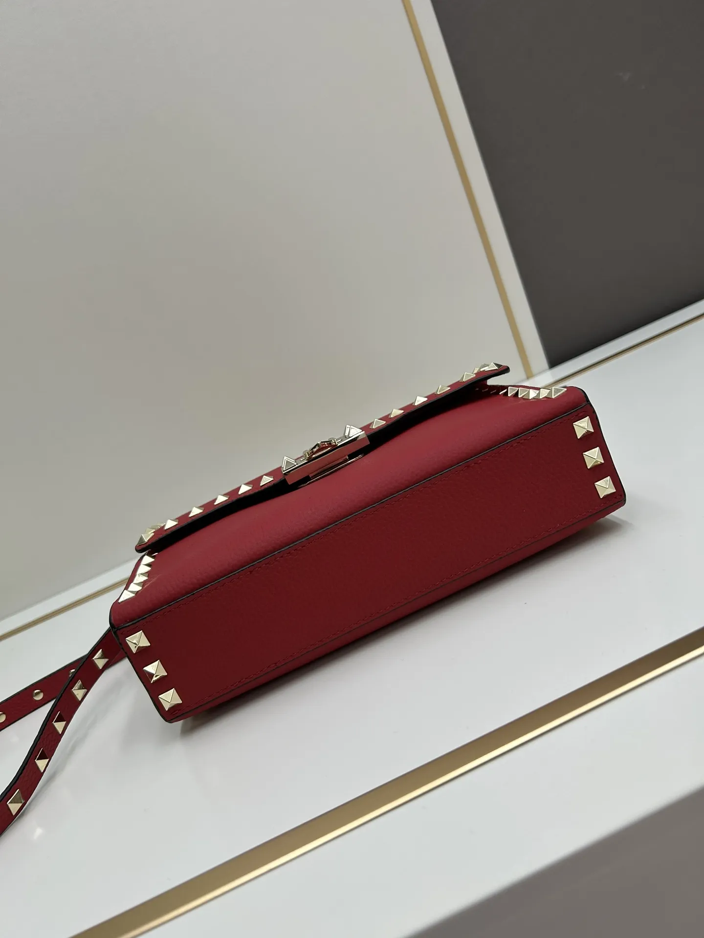 Valentino 赤色リヤードバッグ スタイル0133 - 画像 (7)