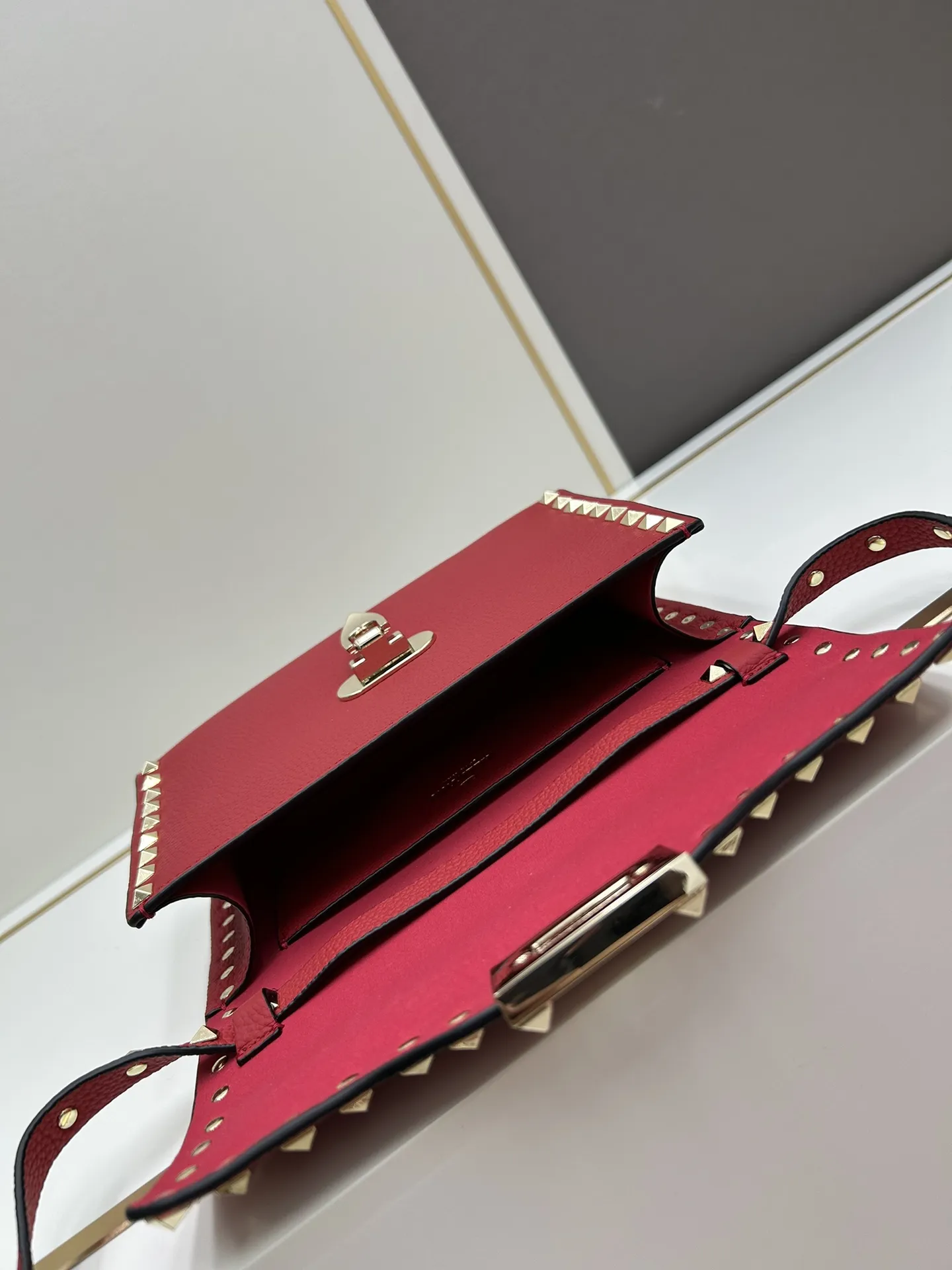 Valentino 赤色リヤードバッグ スタイル0133 - 画像 (9)