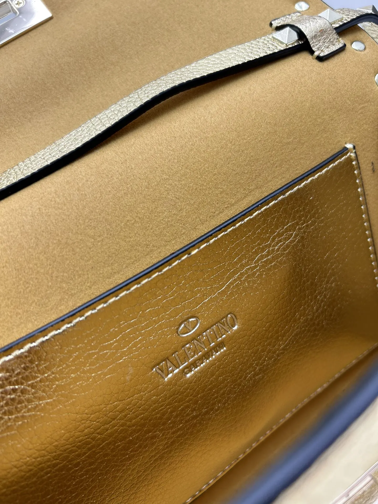 Valentino ゴールド クロスボディバッグ スタイル0133 - 画像 (10)