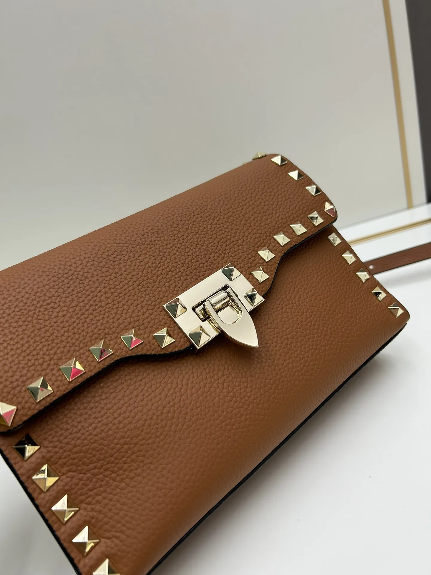 Valentino 300リヤーンレザー 茶色 ショルダーバッグ - 画像 (6)