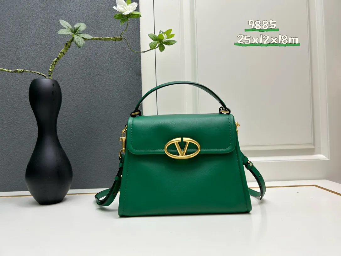 Valentino Garavani VSLING 緑色小牛皮バッグ