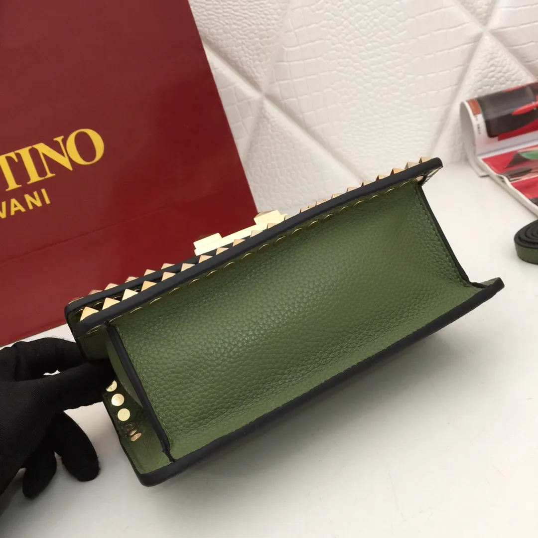 Valentino Garavani Rockstud 緑色斜めがけバッグ - 画像 (8)