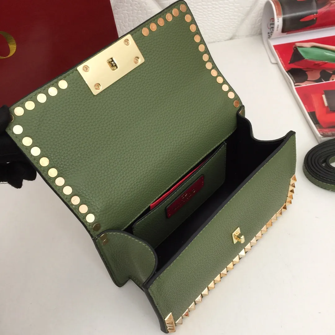 Valentino Garavani Rockstud 緑色斜めがけバッグ - 画像 (9)
