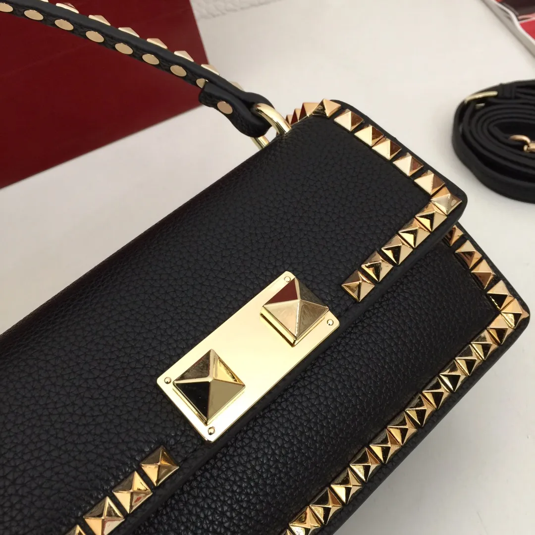 ヴァレンティノガラヴァーニ ブラック Rockstud 斜めがけバッグ - 画像 (5)