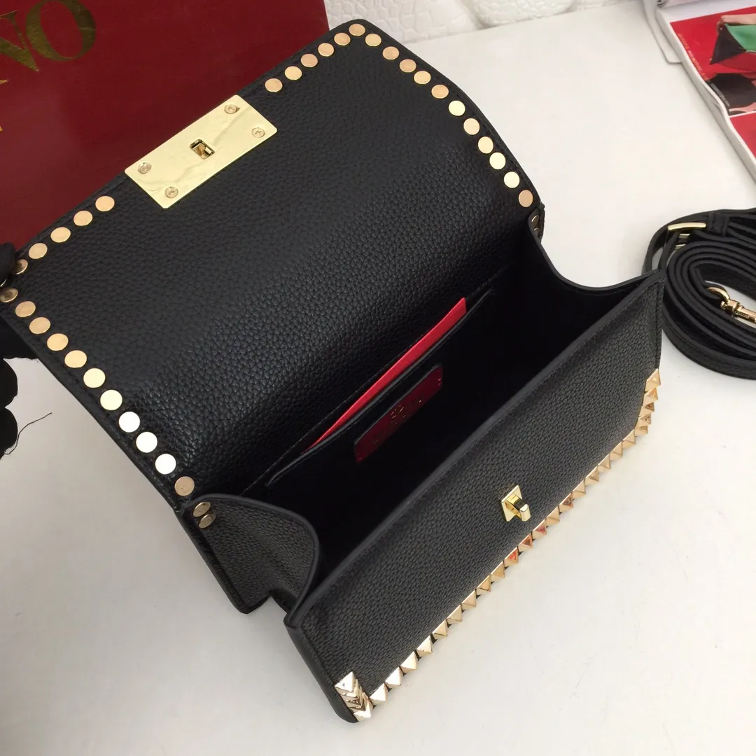 ヴァレンティノガラヴァーニ ブラック Rockstud 斜めがけバッグ - 画像 (9)