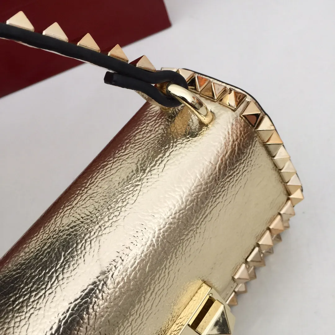 ヴァレンティノRockstudゴールド斜めがけバッグ - 画像 (6)
