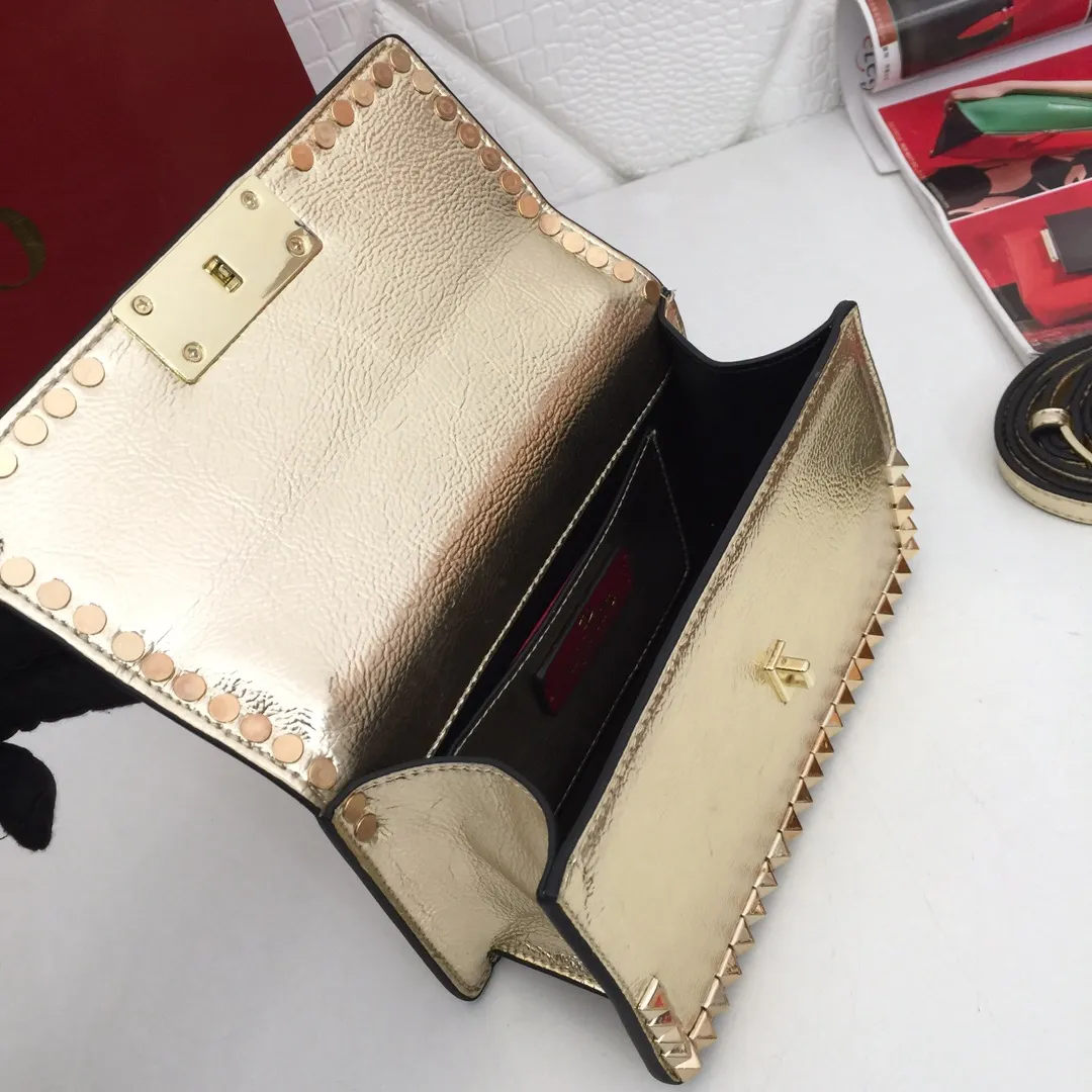 ヴァレンティノRockstudゴールド斜めがけバッグ - 画像 (9)