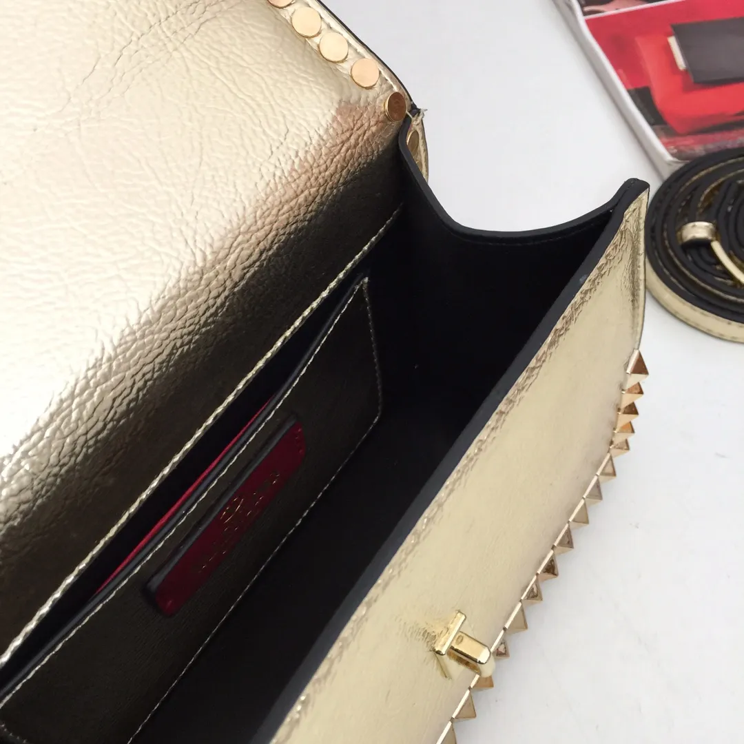 ヴァレンティノRockstudゴールド斜めがけバッグ - 画像 (10)