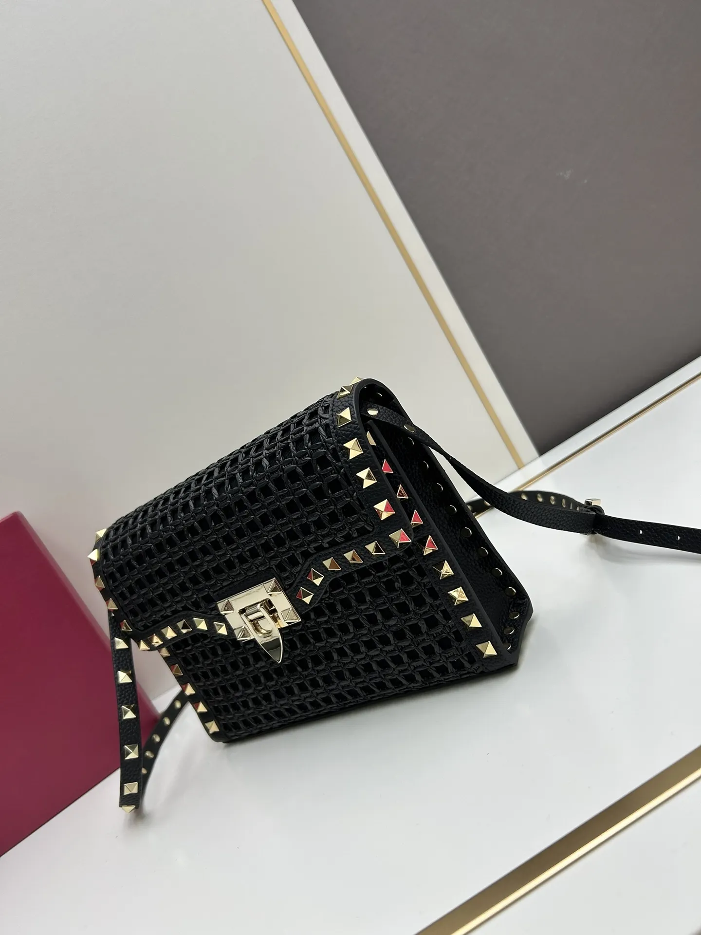 Valentino 黒 ラフィア編みショルダーバッグ - 画像 (4)