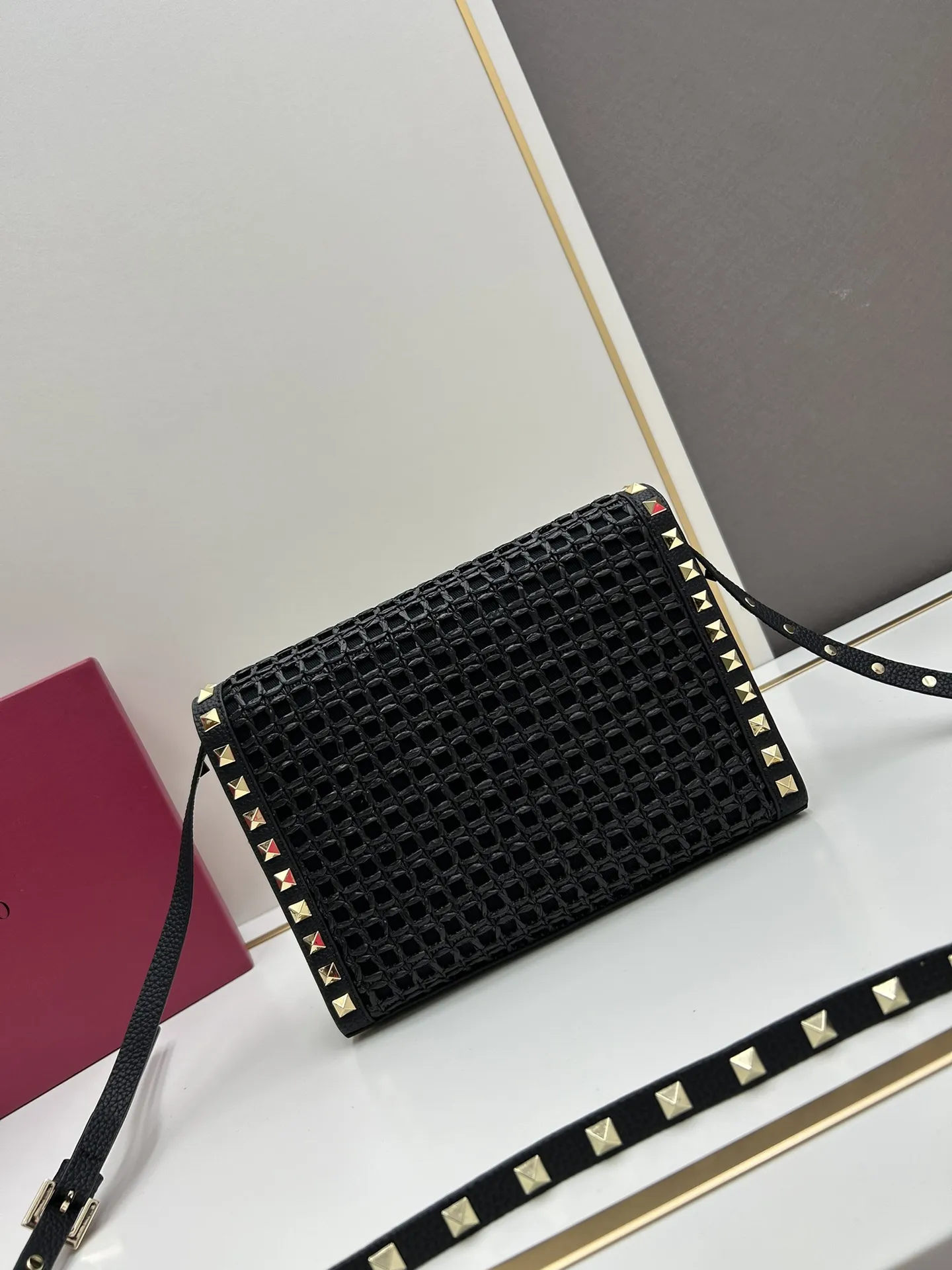 Valentino 黒 ラフィア編みショルダーバッグ - 画像 (5)