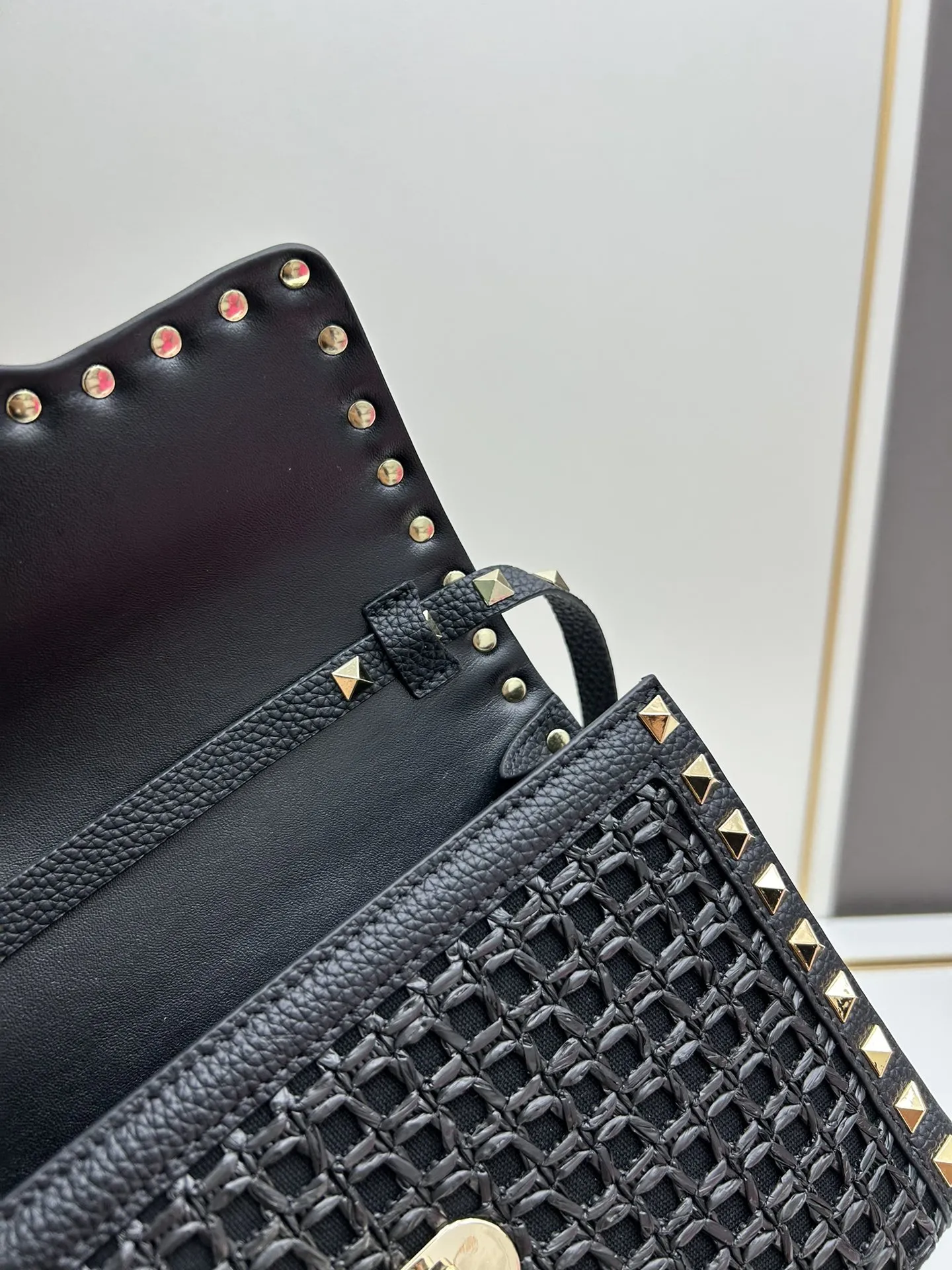 Valentino 黒 ラフィア編みショルダーバッグ - 画像 (8)
