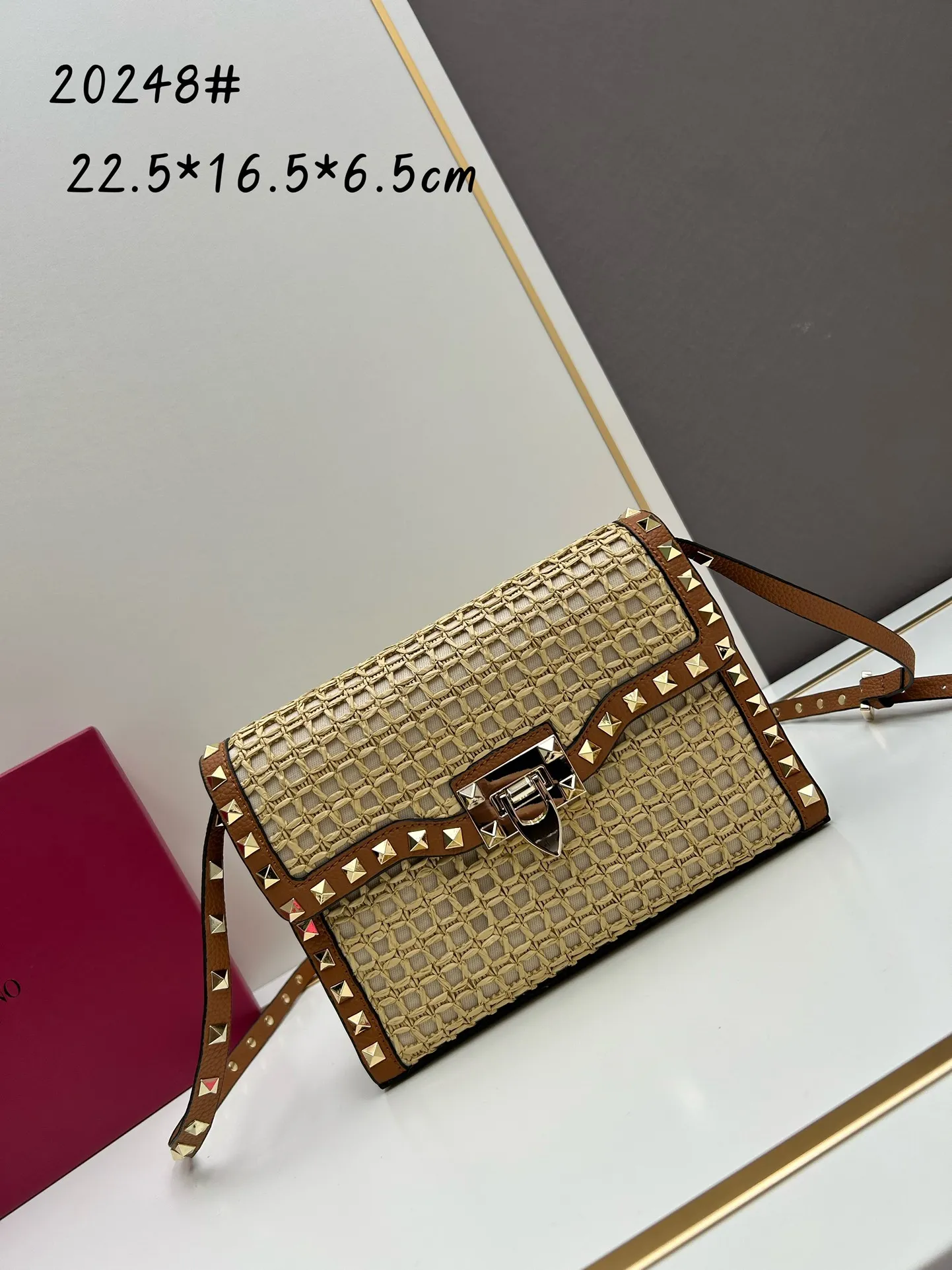 Valentino 華倫天奴 ベージュ ラフィア編みバッグ - 画像 (3)