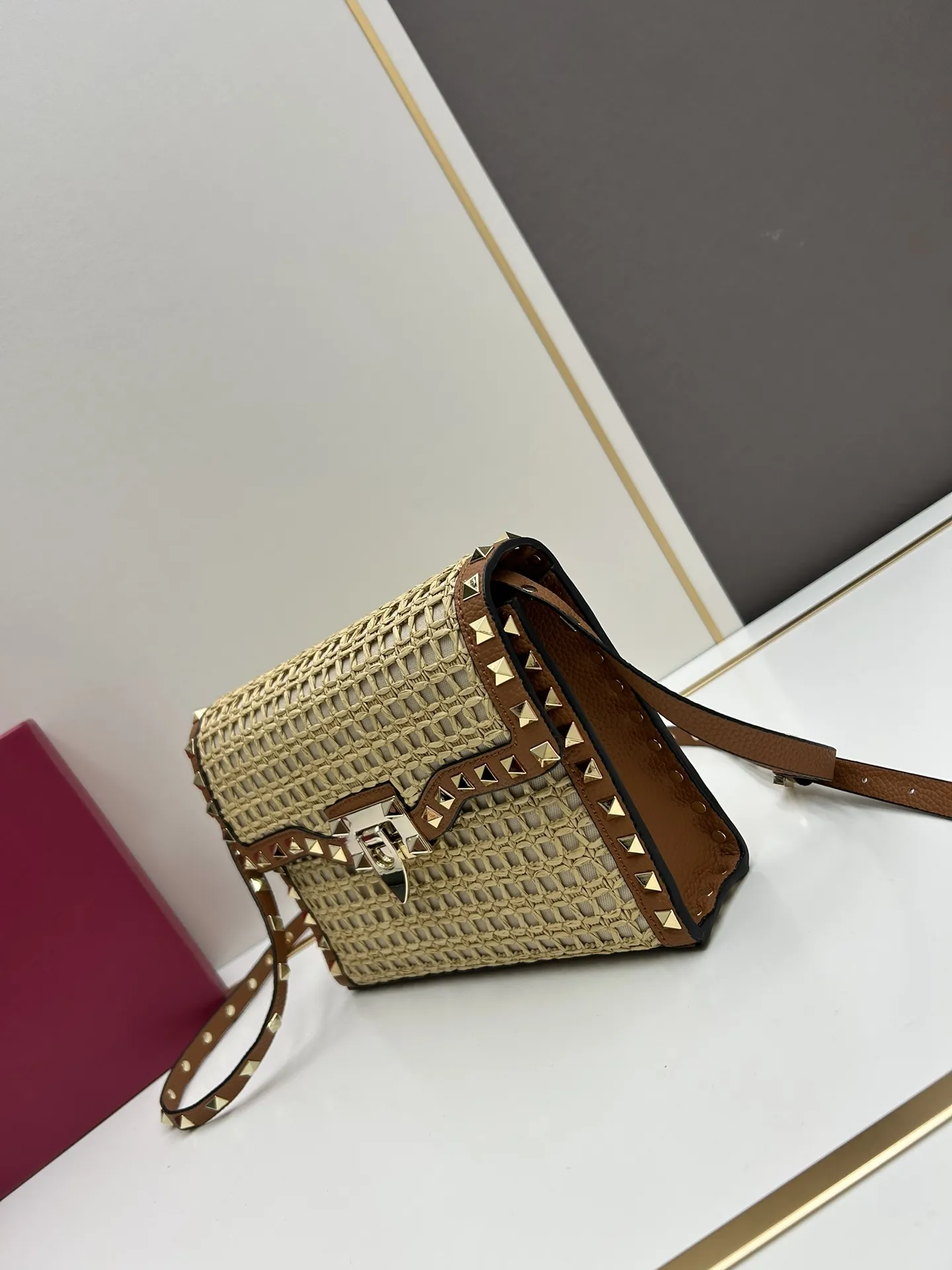 Valentino 華倫天奴 ベージュ ラフィア編みバッグ - 画像 (4)
