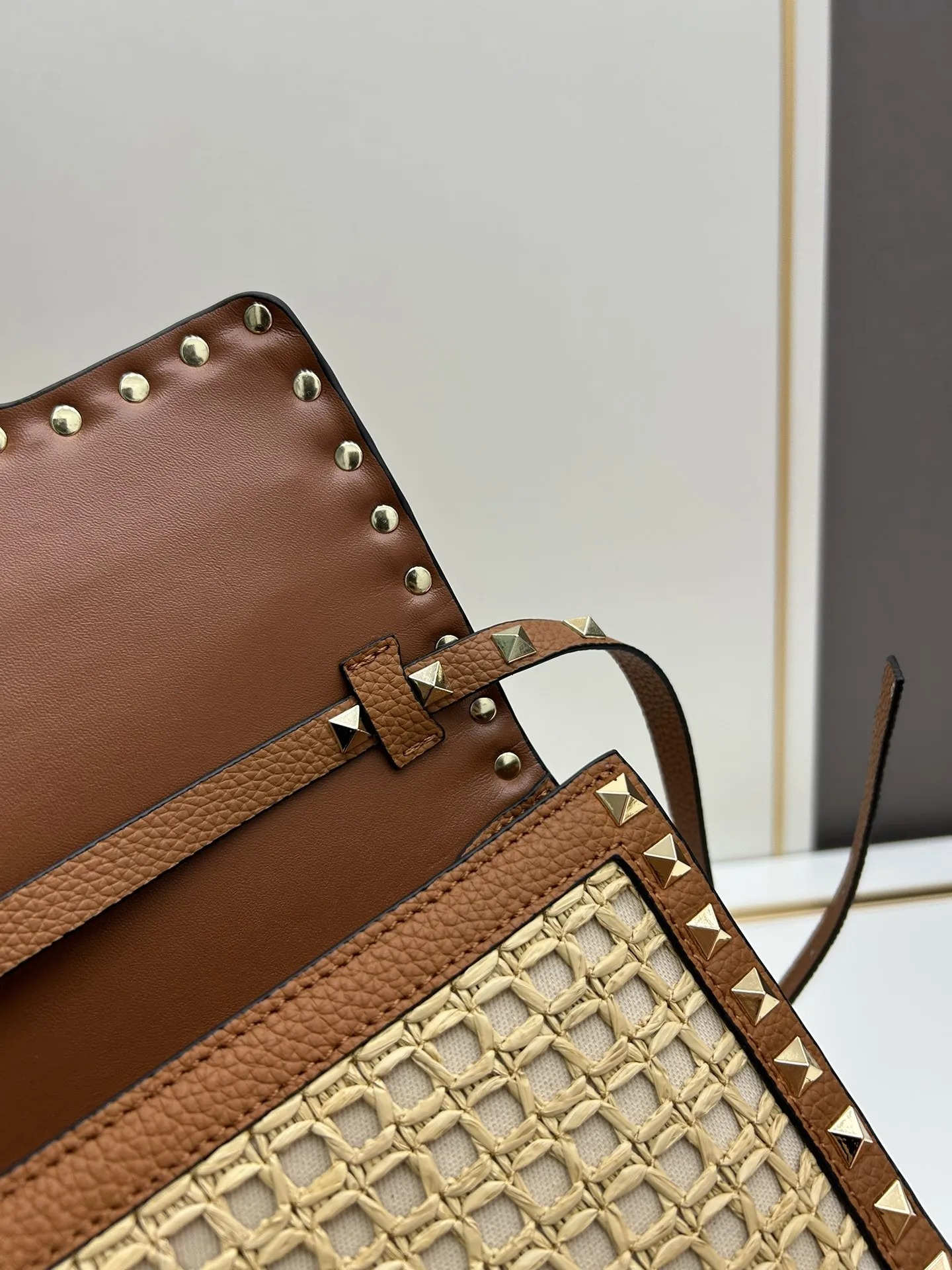 Valentino 華倫天奴 ベージュ ラフィア編みバッグ - 画像 (8)
