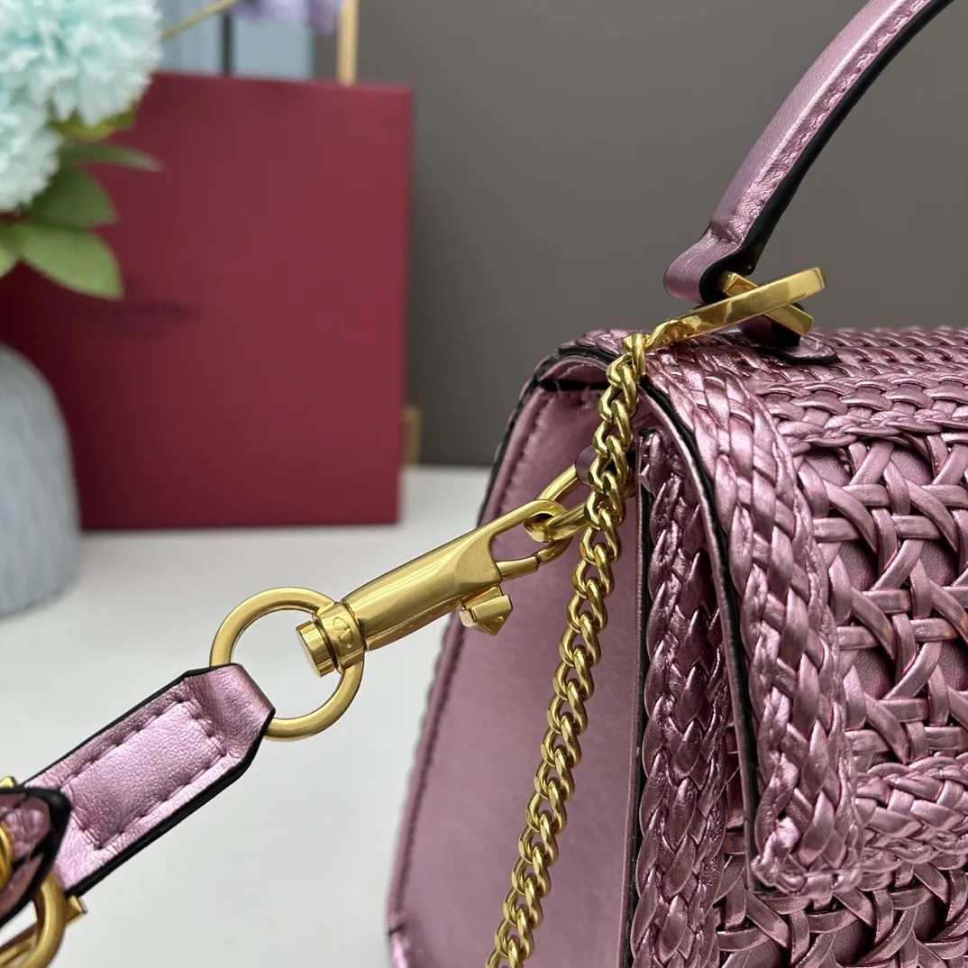 Valentino Garavani VSLING ピンク編み込みバッグ - 画像 (7)