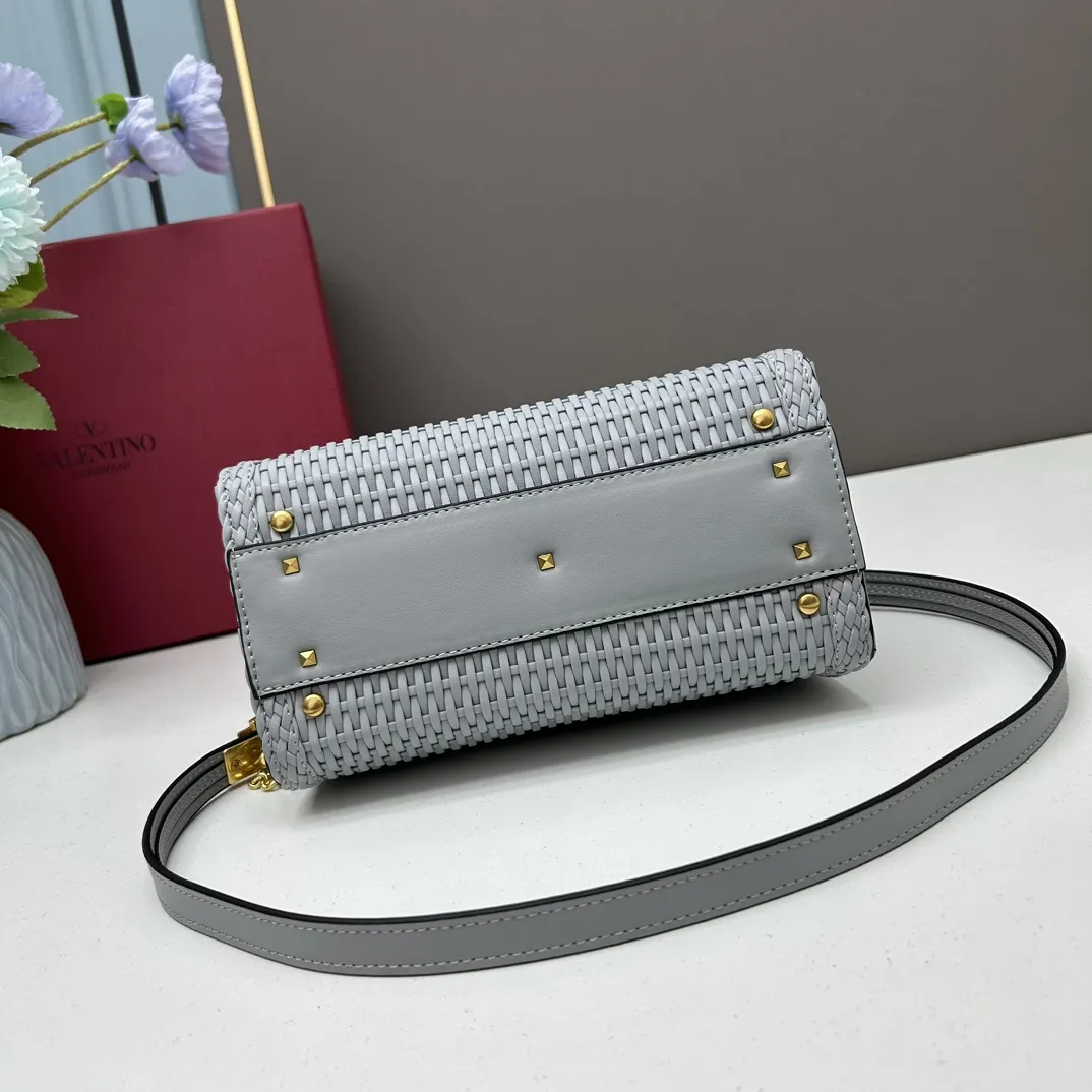 Valentino Garavani VSLING グレー編みバッグ - 画像 (7)