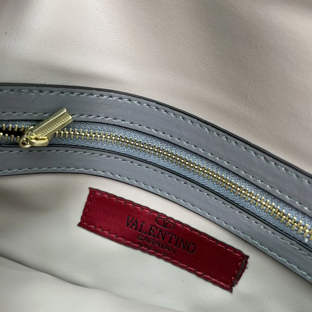 Valentino Garavani グレー小型ハンドバッグスタイル - 画像 (9)