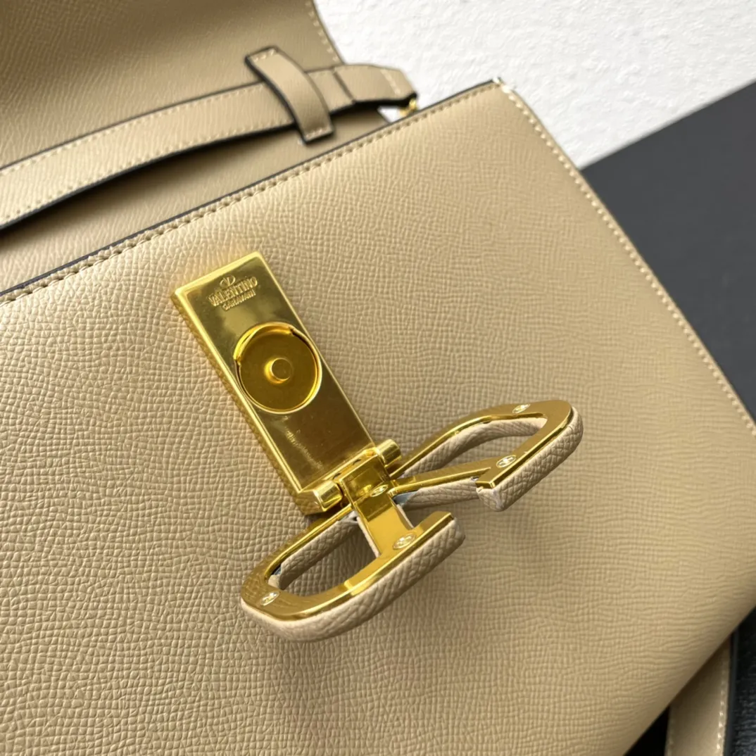 Valentino Garavani VSLING ベージュ ショルダーバッグ - 画像 (8)