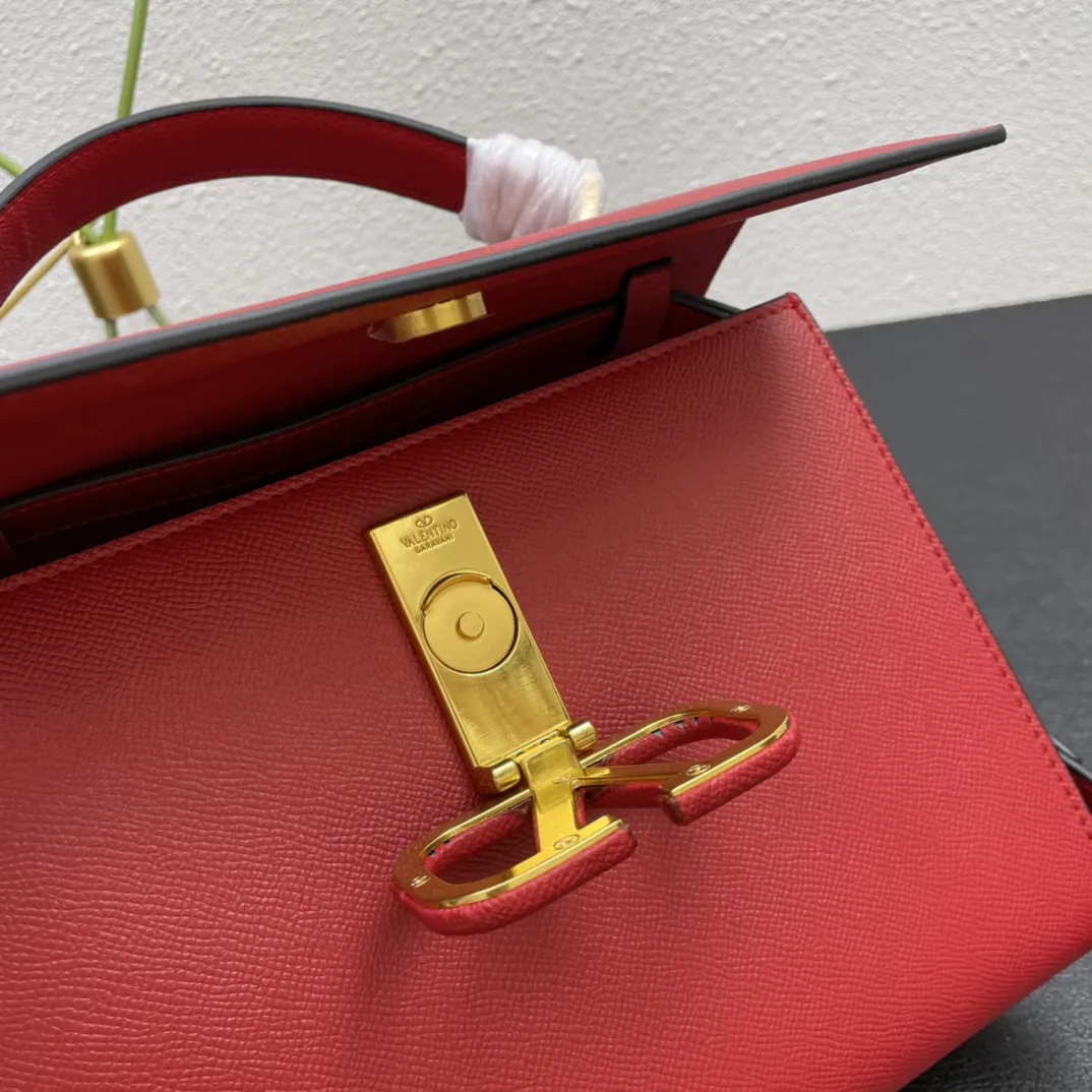 Valentino Garavani VSLING レッド ショルダーバッグ - 画像 (8)