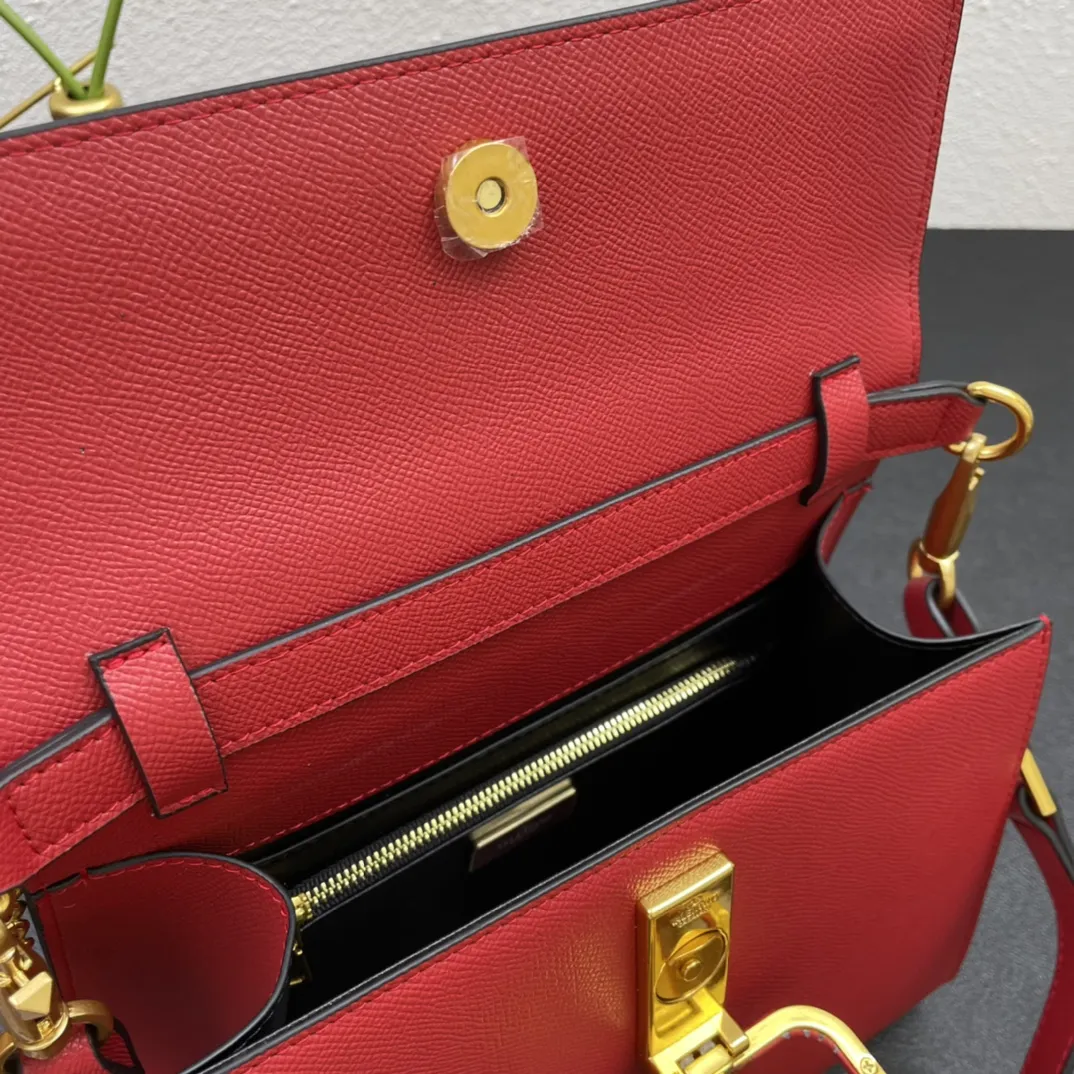 Valentino Garavani VSLING レッド ショルダーバッグ - 画像 (9)