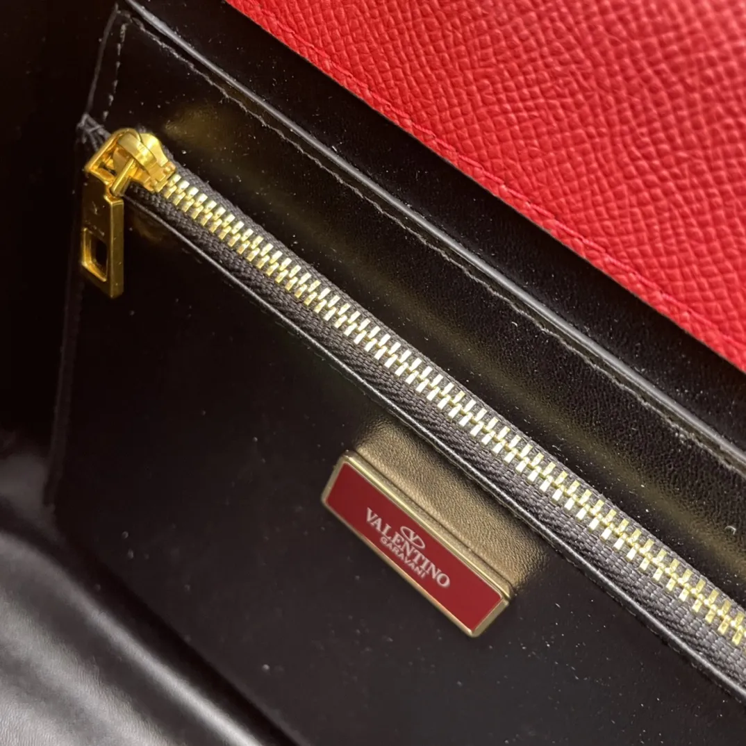 Valentino Garavani VSLING レッド ショルダーバッグ - 画像 (10)