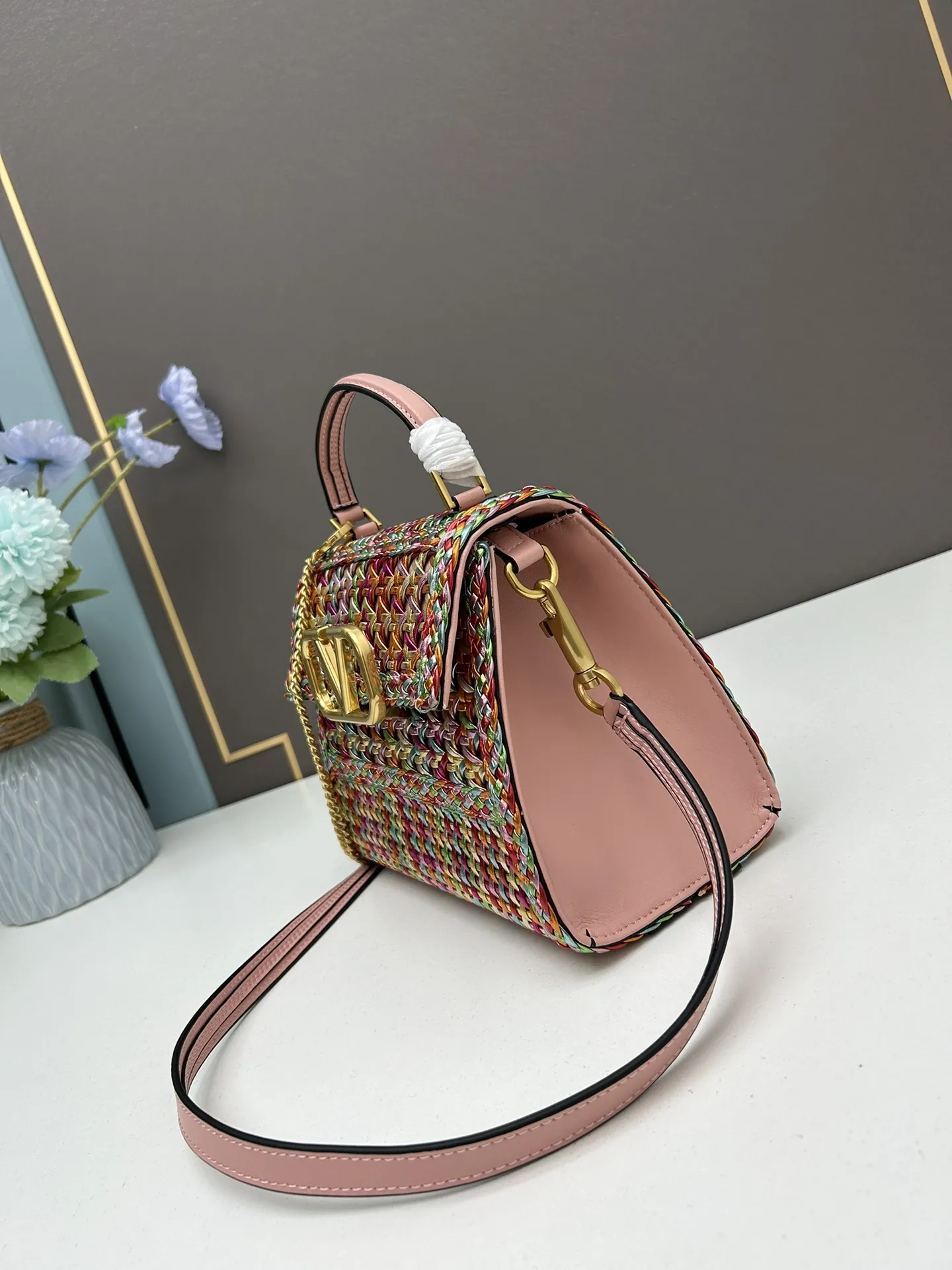 Valentino Garavani VSLING カラフル編みバッグ - 画像 (3)