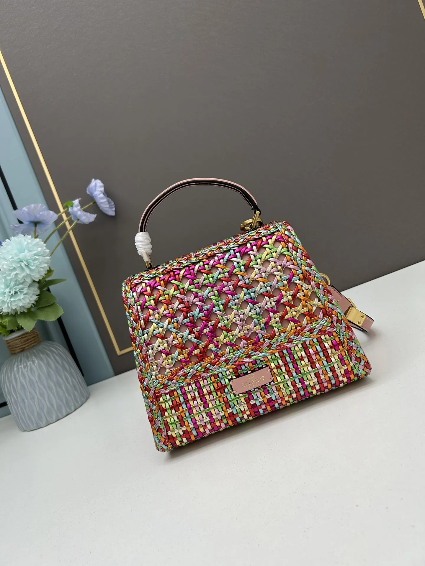 Valentino Garavani VSLING カラフル編みバッグ - 画像 (4)