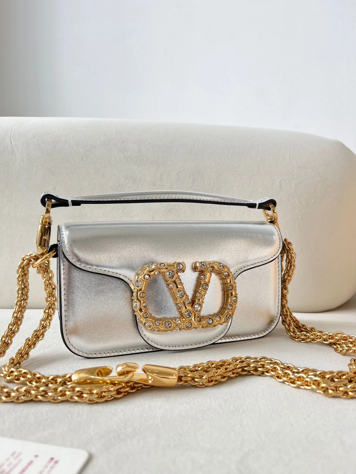 Valentino シルバー カalfレザー ハンドバッグ - 画像 (3)