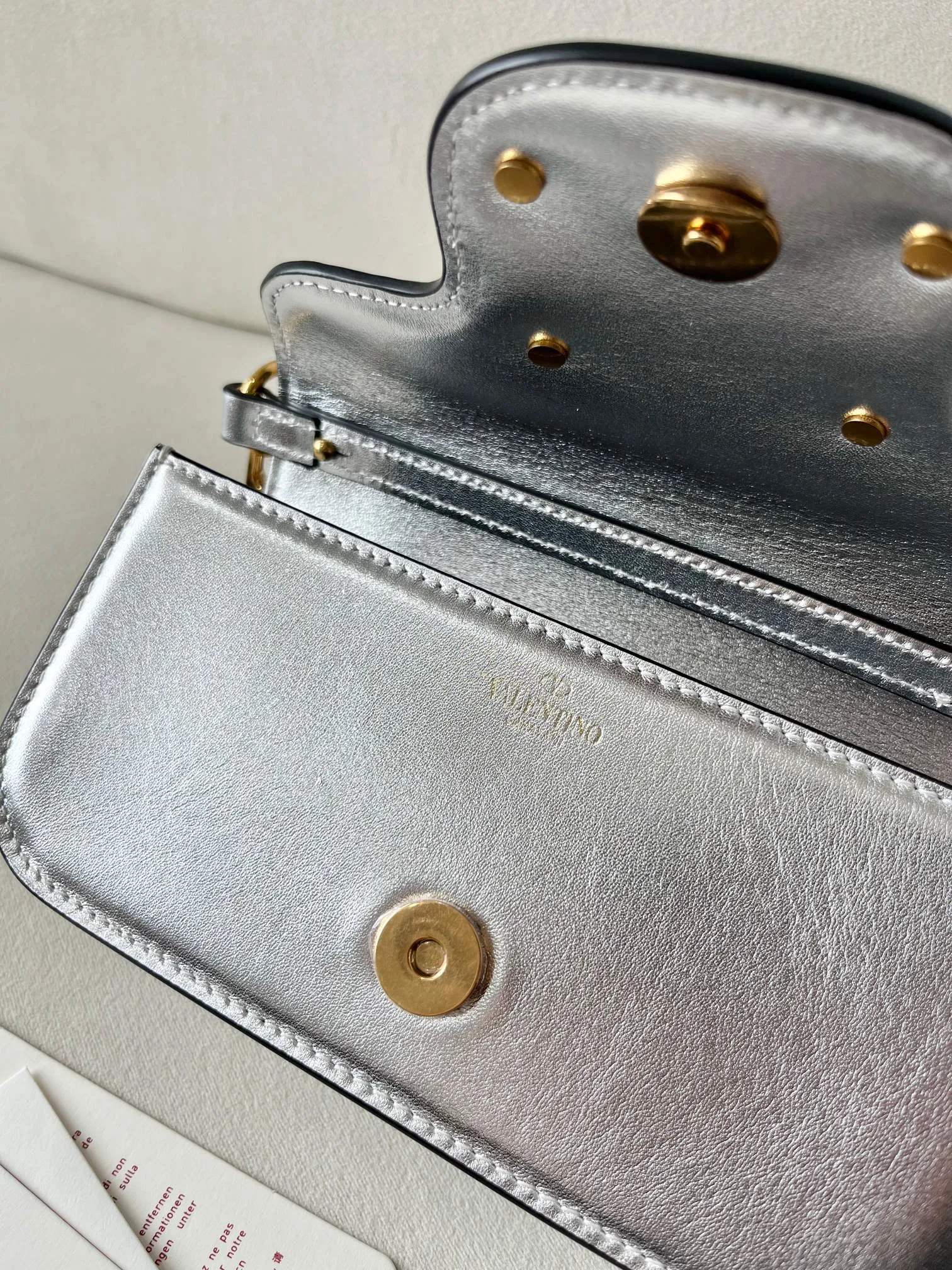 Valentino シルバー カalfレザー ハンドバッグ - 画像 (7)